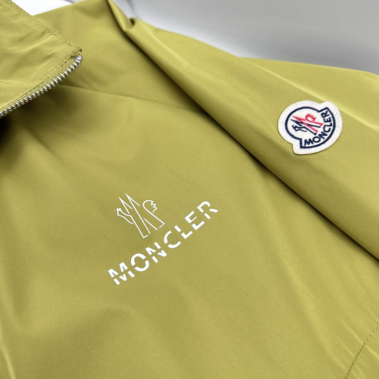 🆕Moncler蒙口 2026早春系列，最新时尚立领夹克外套.处处细节显工艺足够的高级 结构性剪裁的设计