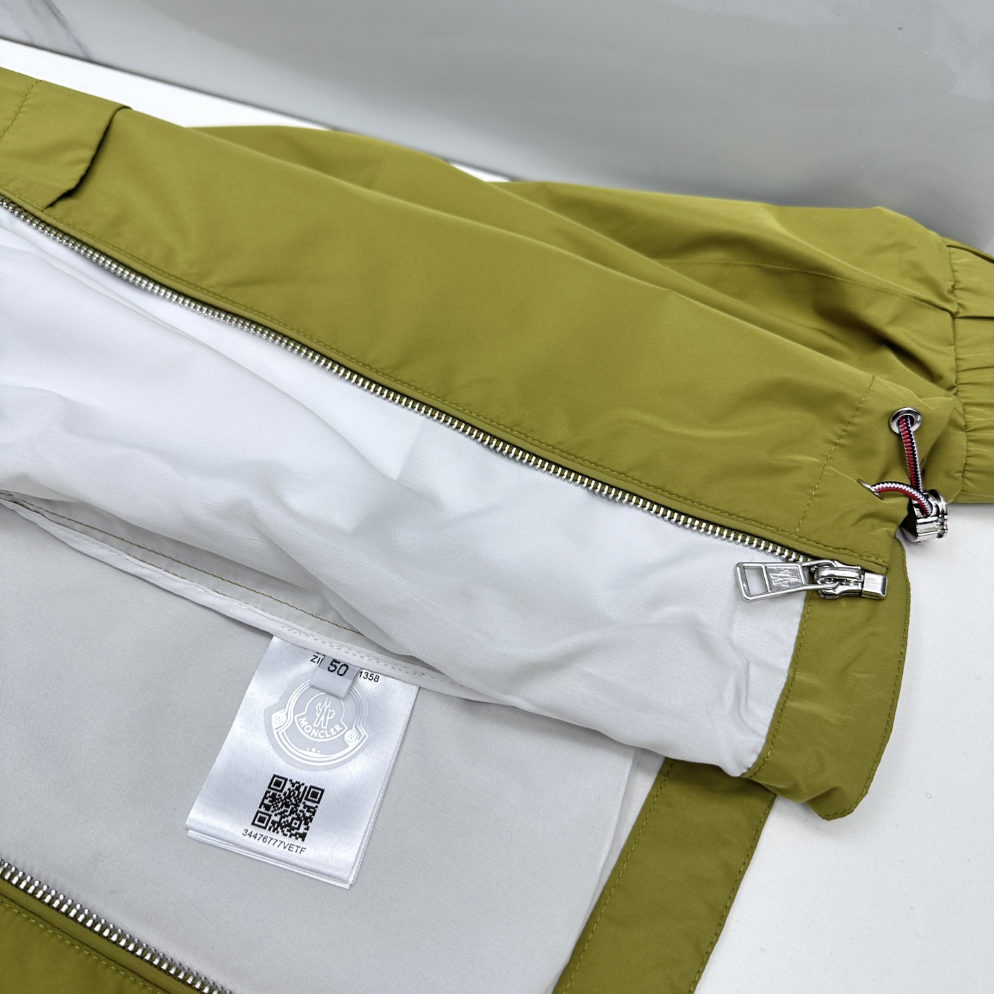 🆕Moncler蒙口 2026早春系列，最新时尚立领夹克外套.处处细节显工艺足够的高级 结构性剪裁的设计