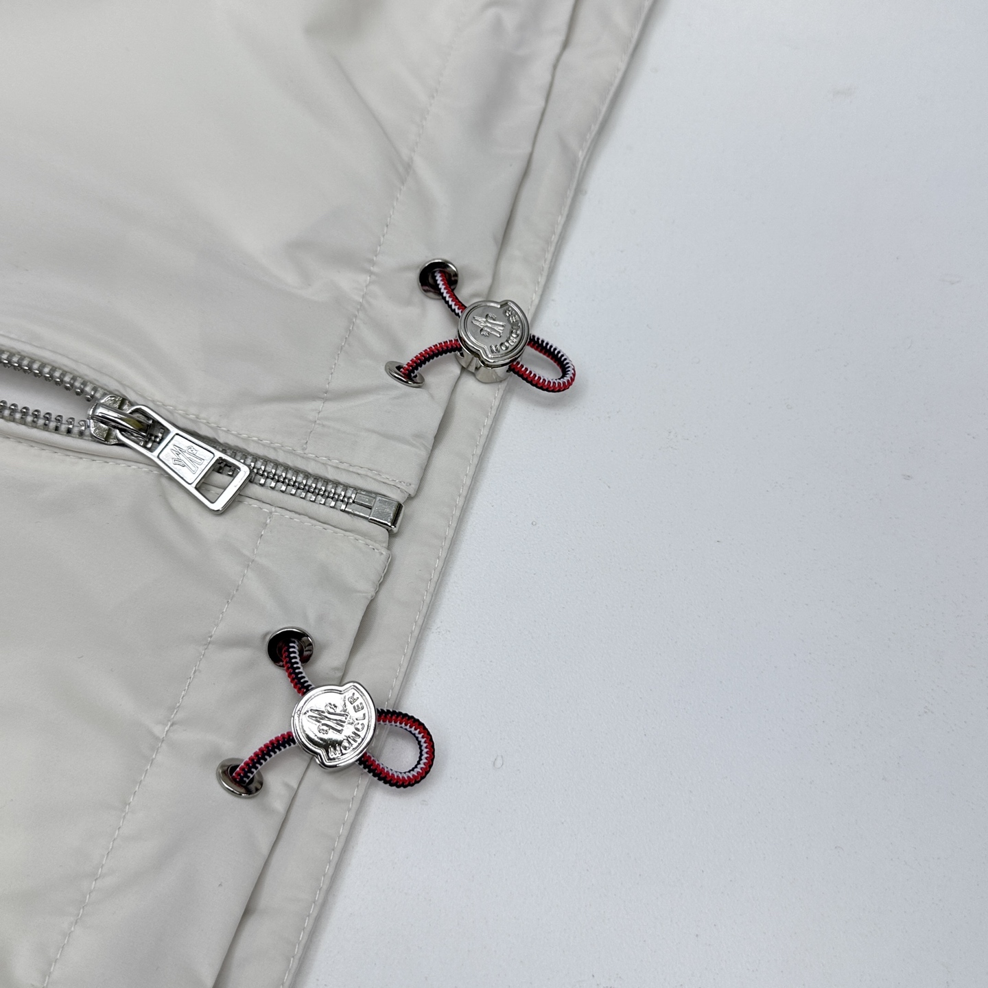 🆕Moncler蒙口 2026早春系列，最新时尚立领夹克外套.处处细节显工艺足够的高级 结构性剪裁的设计