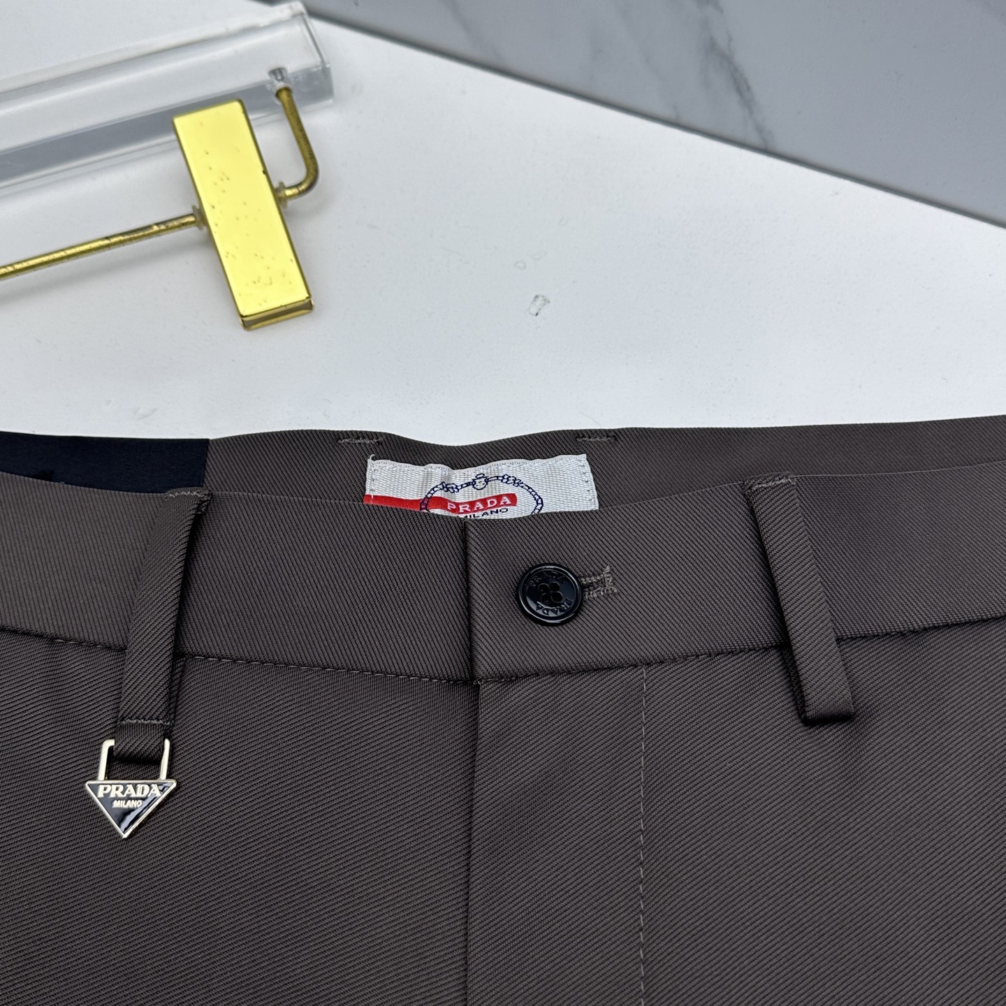 🆕Prada普拉达 春夏新品休闲裤西裤，官网同步发售，裤身工艺设计，客供辅料、面料定制，柔软丝滑，代工厂