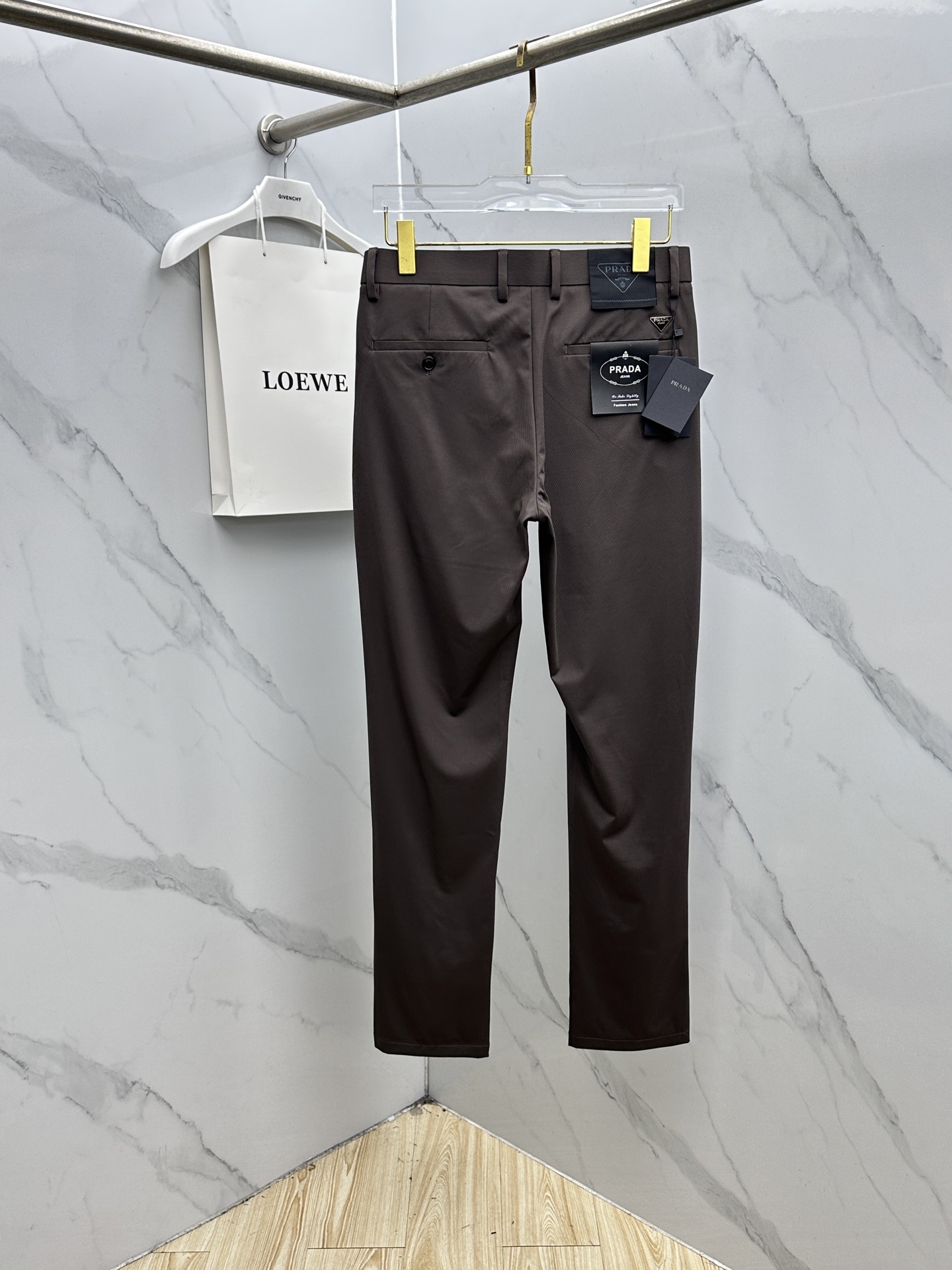 🆕Prada普拉达 春夏新品休闲裤西裤，官网同步发售，裤身工艺设计，客供辅料、面料定制，柔软丝滑，代工厂