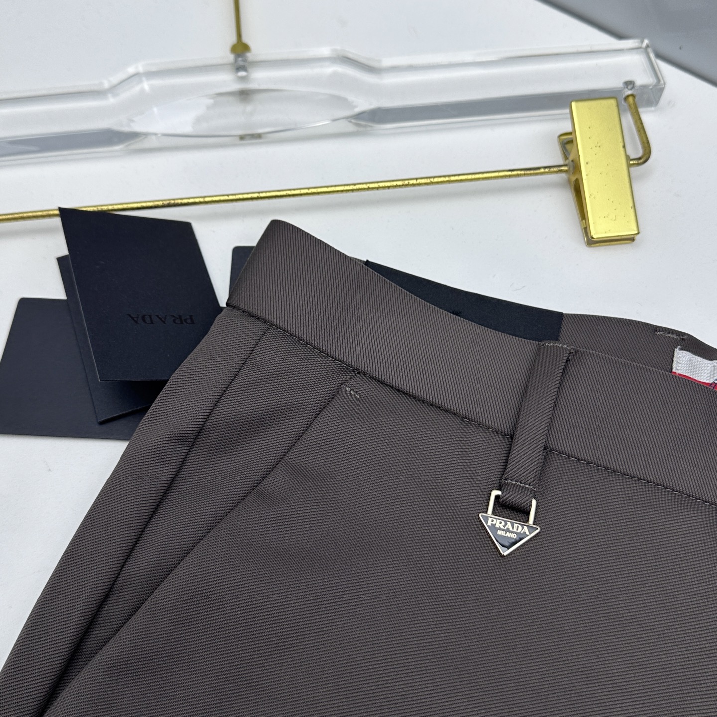 🆕Prada普拉达 春夏新品休闲裤西裤，官网同步发售，裤身工艺设计，客供辅料、面料定制，柔软丝滑，代工厂