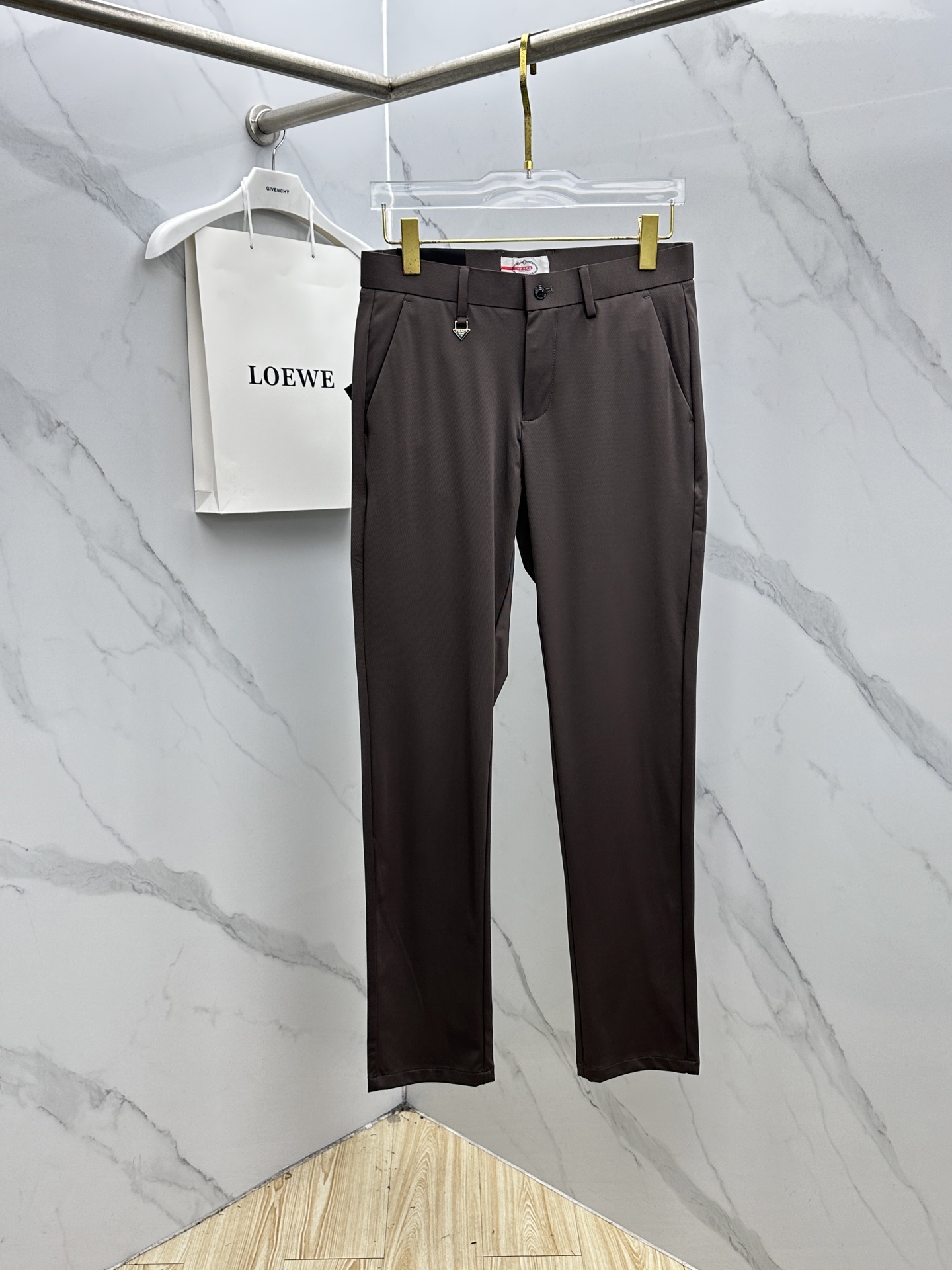 🆕Prada普拉达 春夏新品休闲裤西裤，官网同步发售，裤身工艺设计，客供辅料、面料定制，柔软丝滑，代工厂