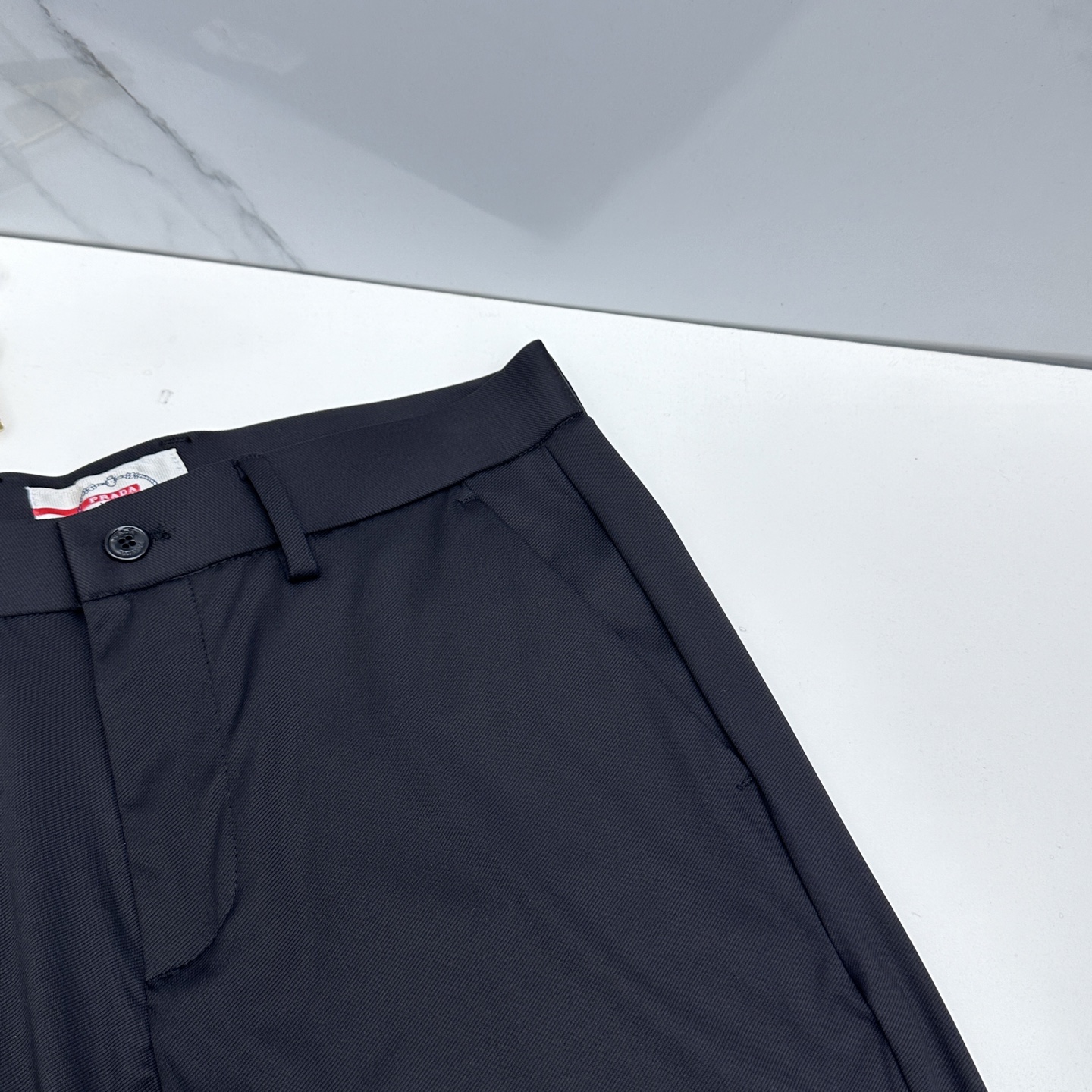 🆕Prada普拉达 春夏新品休闲裤西裤，官网同步发售，裤身工艺设计，客供辅料、面料定制，柔软丝滑，代工厂