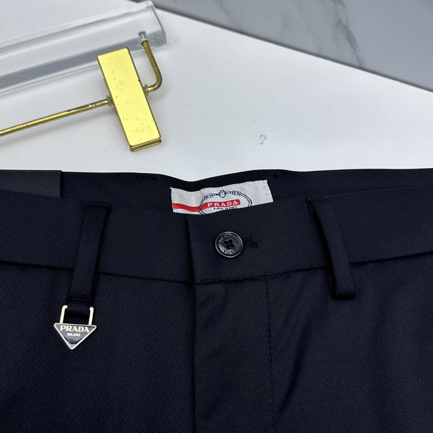 🆕Prada普拉达 春夏新品休闲裤西裤，官网同步发售，裤身工艺设计，客供辅料、面料定制，柔软丝滑，代工厂