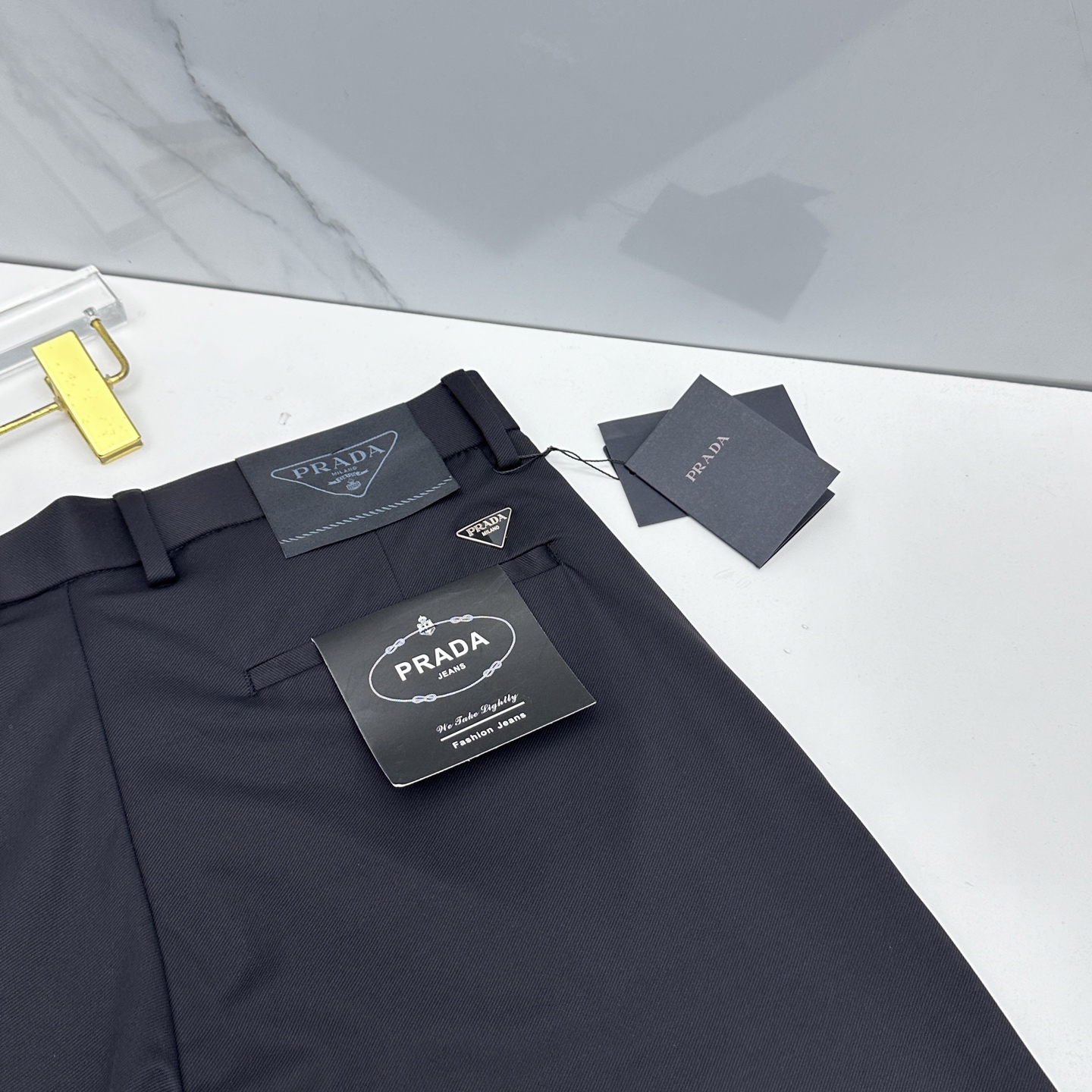 🆕Prada普拉达 春夏新品休闲裤西裤，官网同步发售，裤身工艺设计，客供辅料、面料定制，柔软丝滑，代工厂