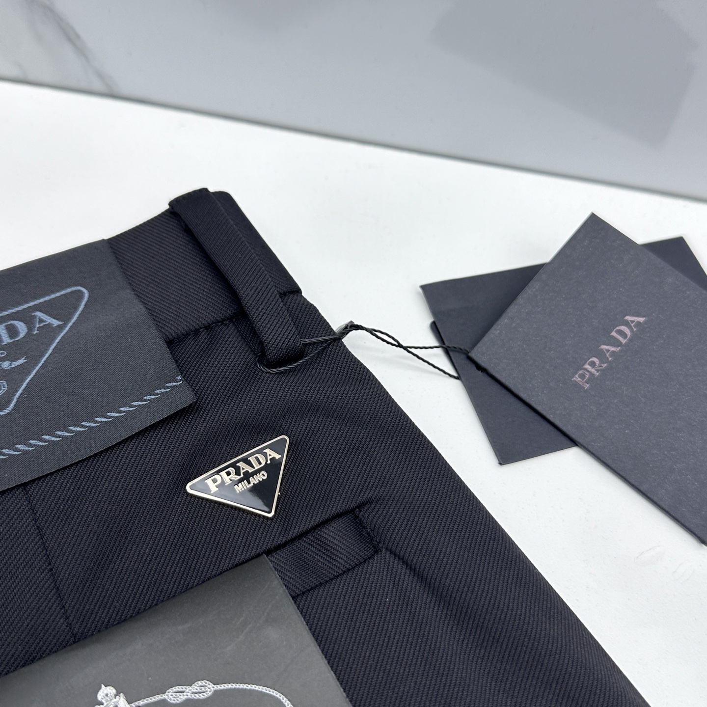 🆕Prada普拉达 春夏新品休闲裤西裤，官网同步发售，裤身工艺设计，客供辅料、面料定制，柔软丝滑，代工厂