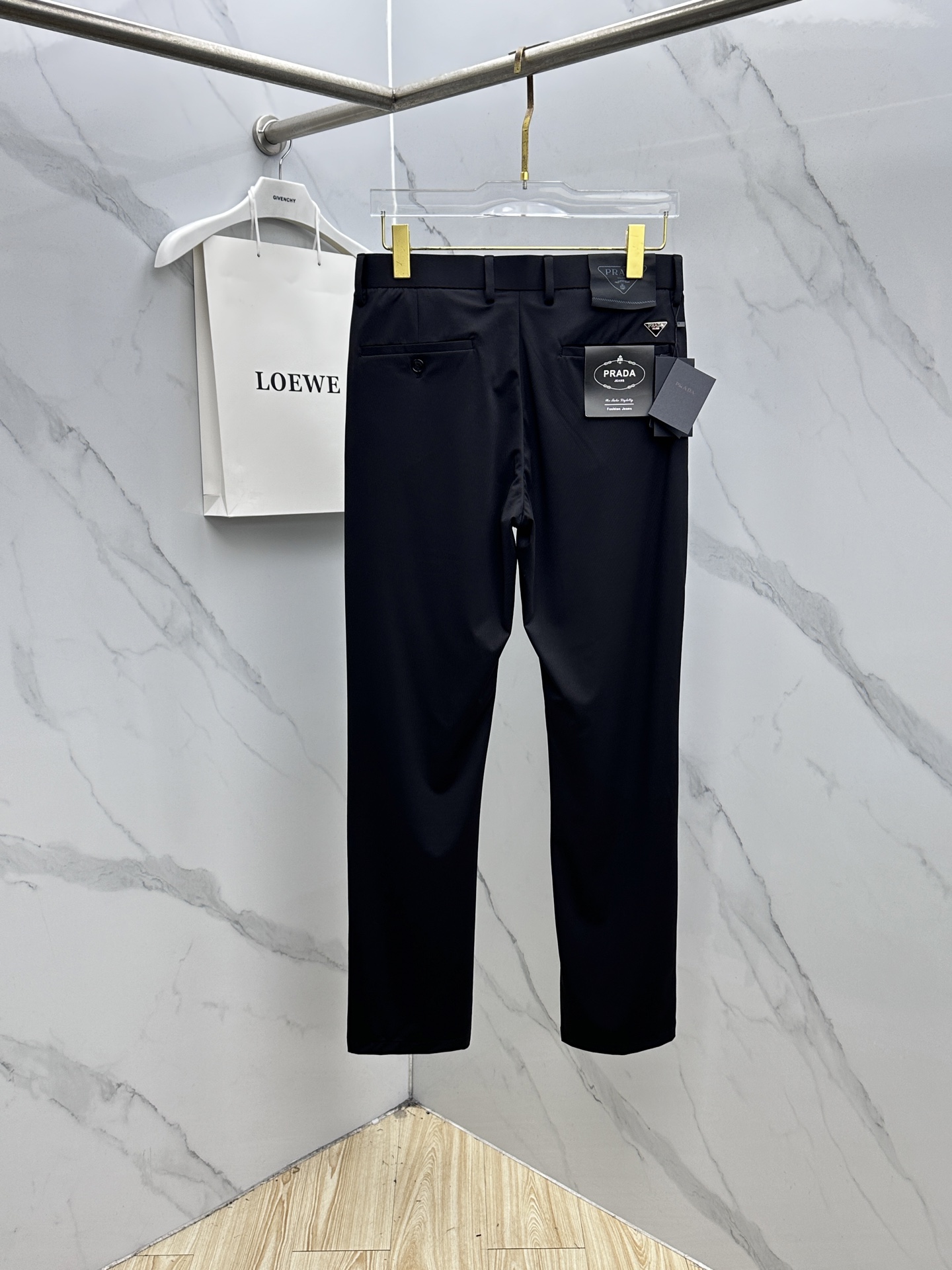 🆕Prada普拉达 春夏新品休闲裤西裤，官网同步发售，裤身工艺设计，客供辅料、面料定制，柔软丝滑，代工厂