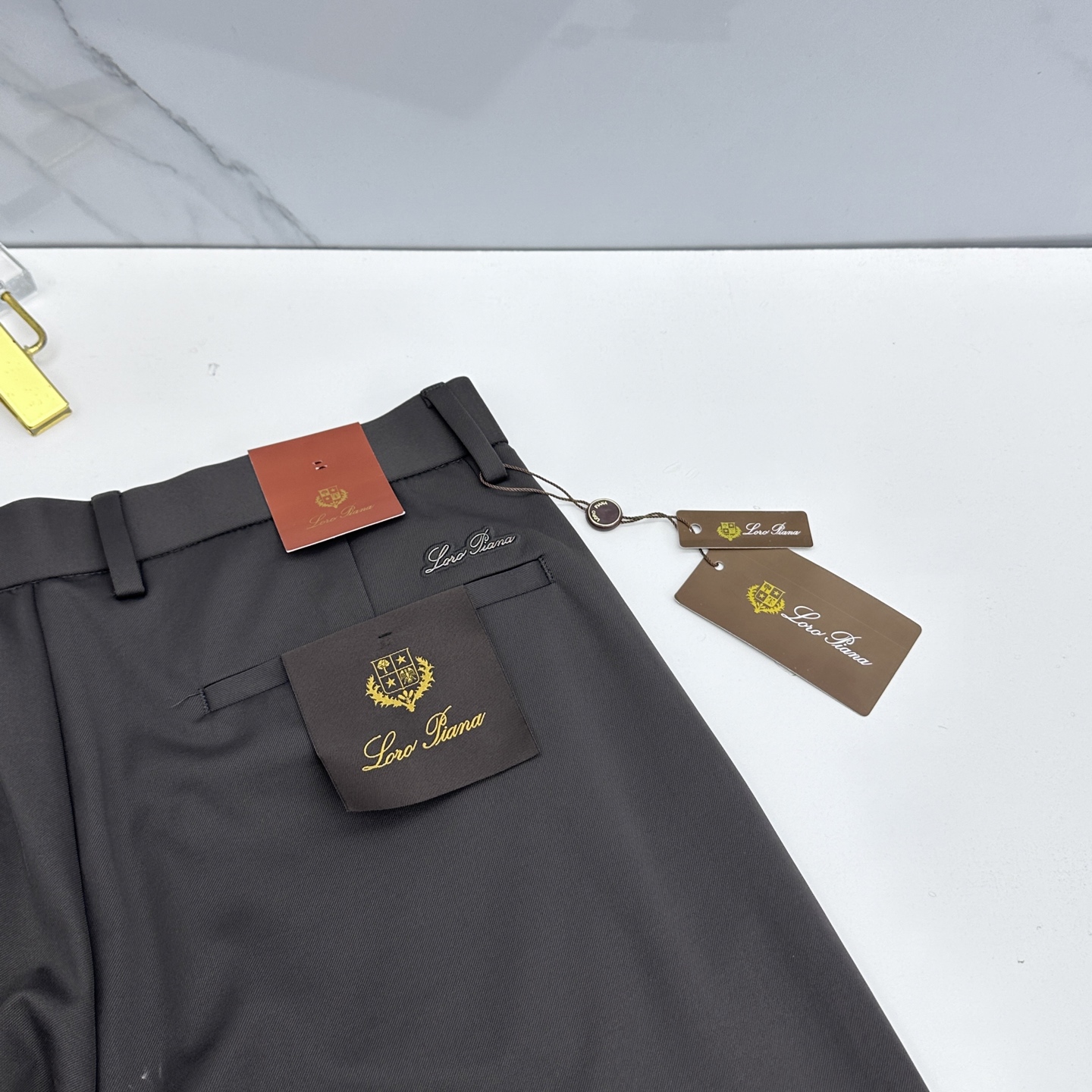 🆕Loro Piana 春夏新品休闲裤西裤，官网同步发售，裤身工艺设计，客供辅料、面料定制，柔软丝滑，代