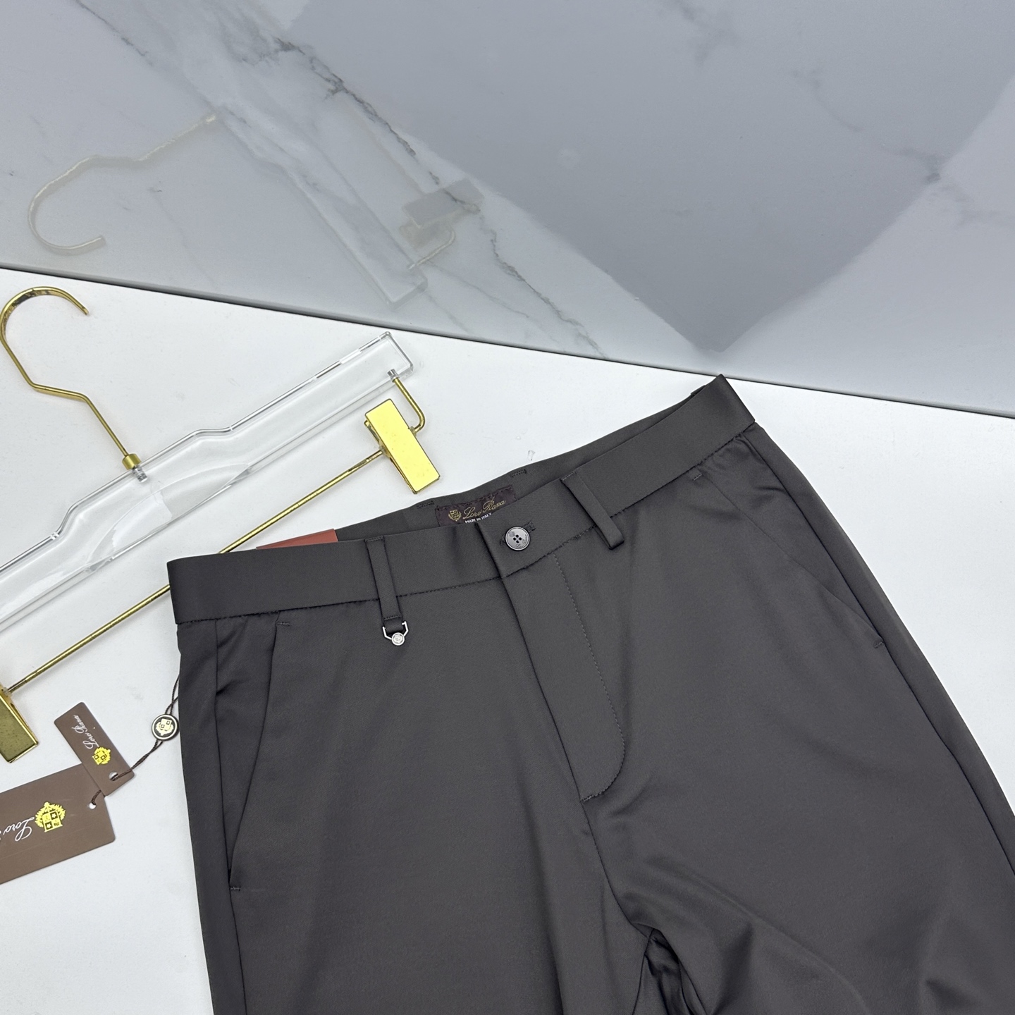 🆕Loro Piana 春夏新品休闲裤西裤，官网同步发售，裤身工艺设计，客供辅料、面料定制，柔软丝滑，代