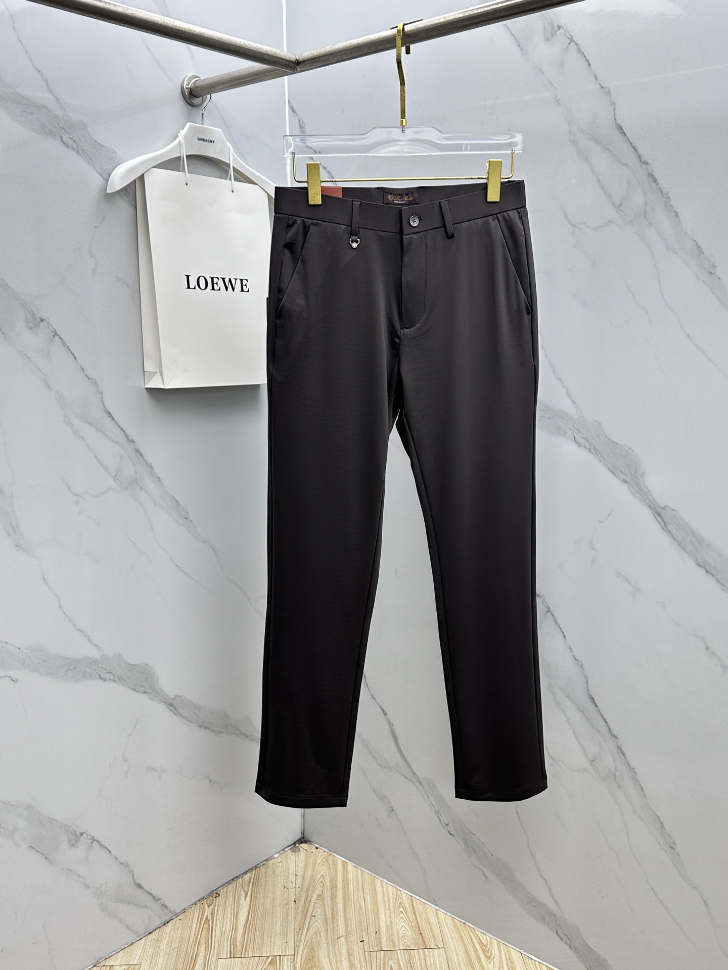 🆕Loro Piana 春夏新品休闲裤西裤，官网同步发售，裤身工艺设计，客供辅料、面料定制，柔软丝滑，代