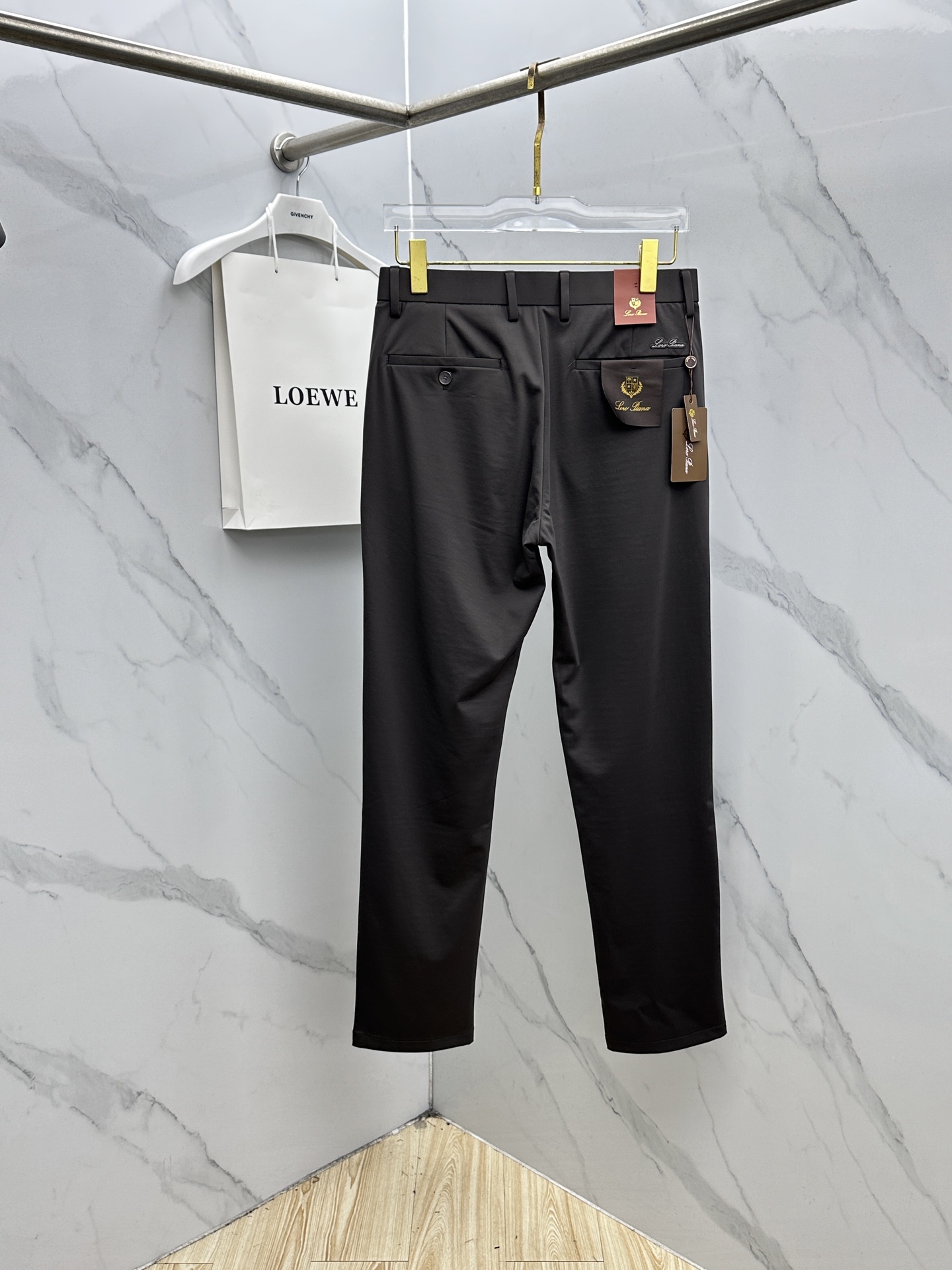 🆕Loro Piana 春夏新品休闲裤西裤，官网同步发售，裤身工艺设计，客供辅料、面料定制，柔软丝滑，代