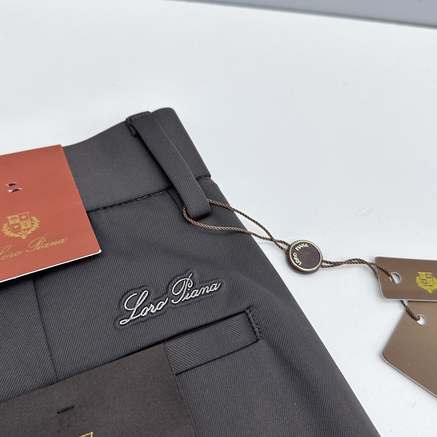 🆕Loro Piana 春夏新品休闲裤西裤，官网同步发售，裤身工艺设计，客供辅料、面料定制，柔软丝滑，代