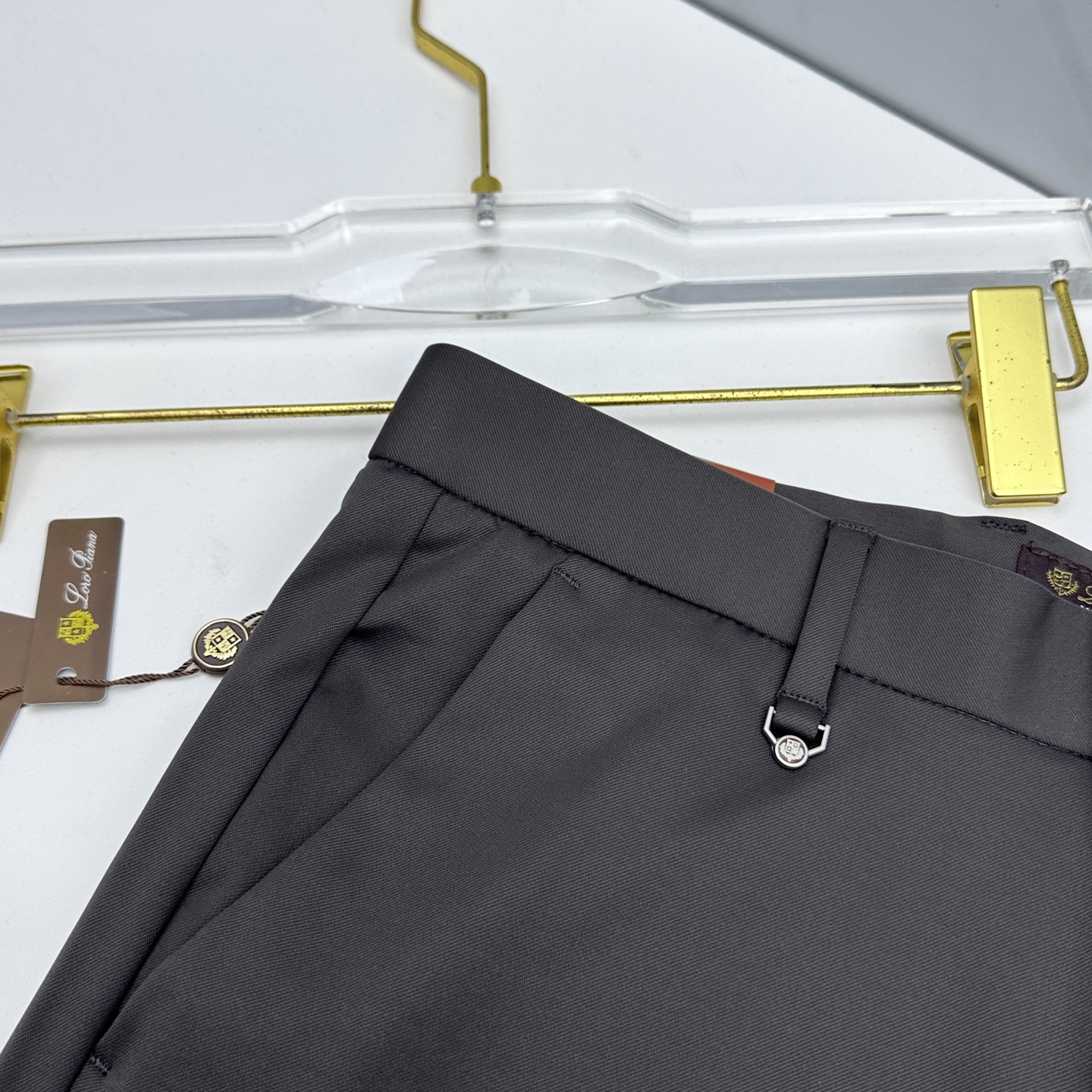 🆕Loro Piana 春夏新品休闲裤西裤，官网同步发售，裤身工艺设计，客供辅料、面料定制，柔软丝滑，代