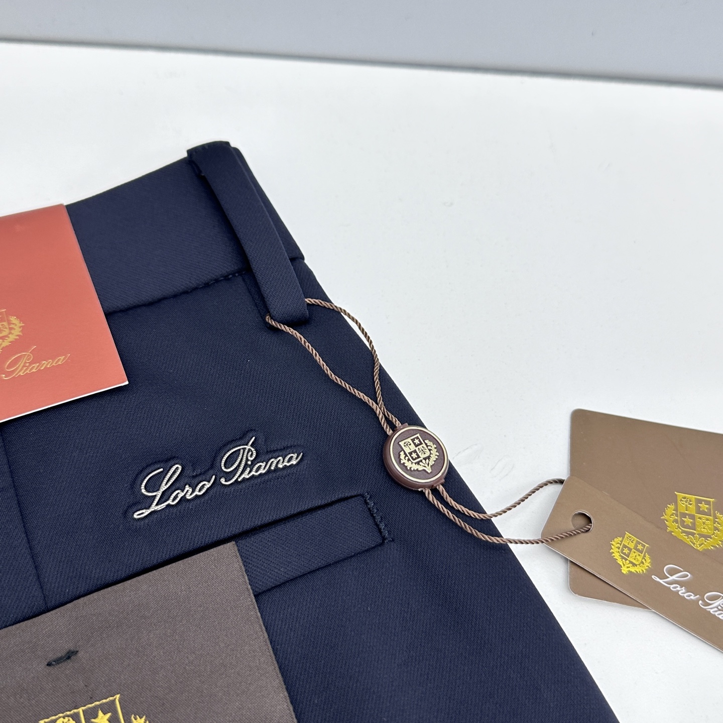 🆕Loro Piana 春夏新品休闲裤西裤，官网同步发售，裤身工艺设计，客供辅料、面料定制，柔软丝滑，代
