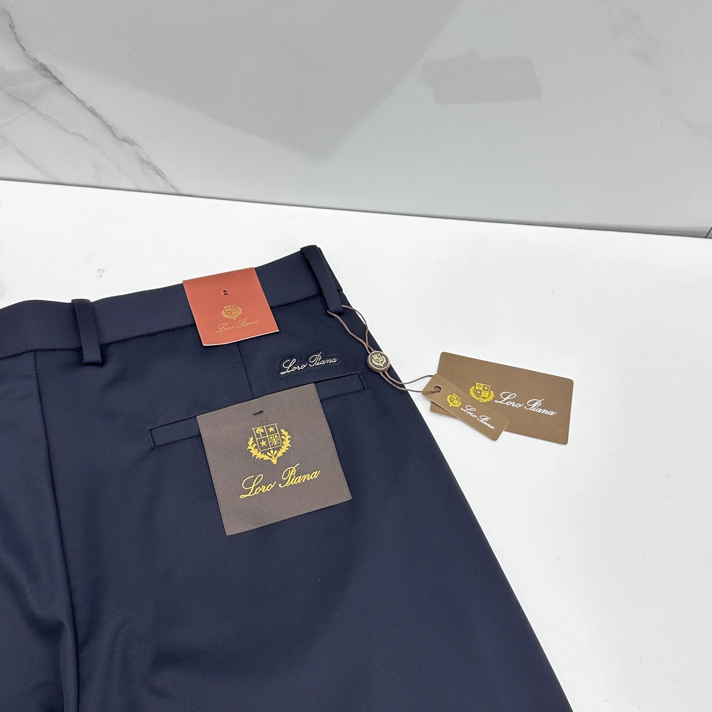 🆕Loro Piana 春夏新品休闲裤西裤，官网同步发售，裤身工艺设计，客供辅料、面料定制，柔软丝滑，代