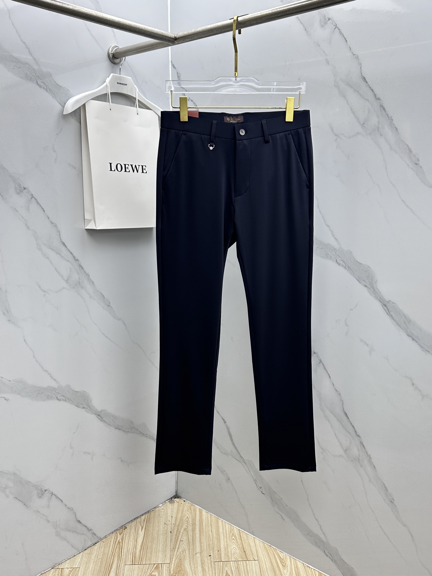 🆕Loro Piana 春夏新品休闲裤西裤，官网同步发售，裤身工艺设计，客供辅料、面料定制，柔软丝滑，代