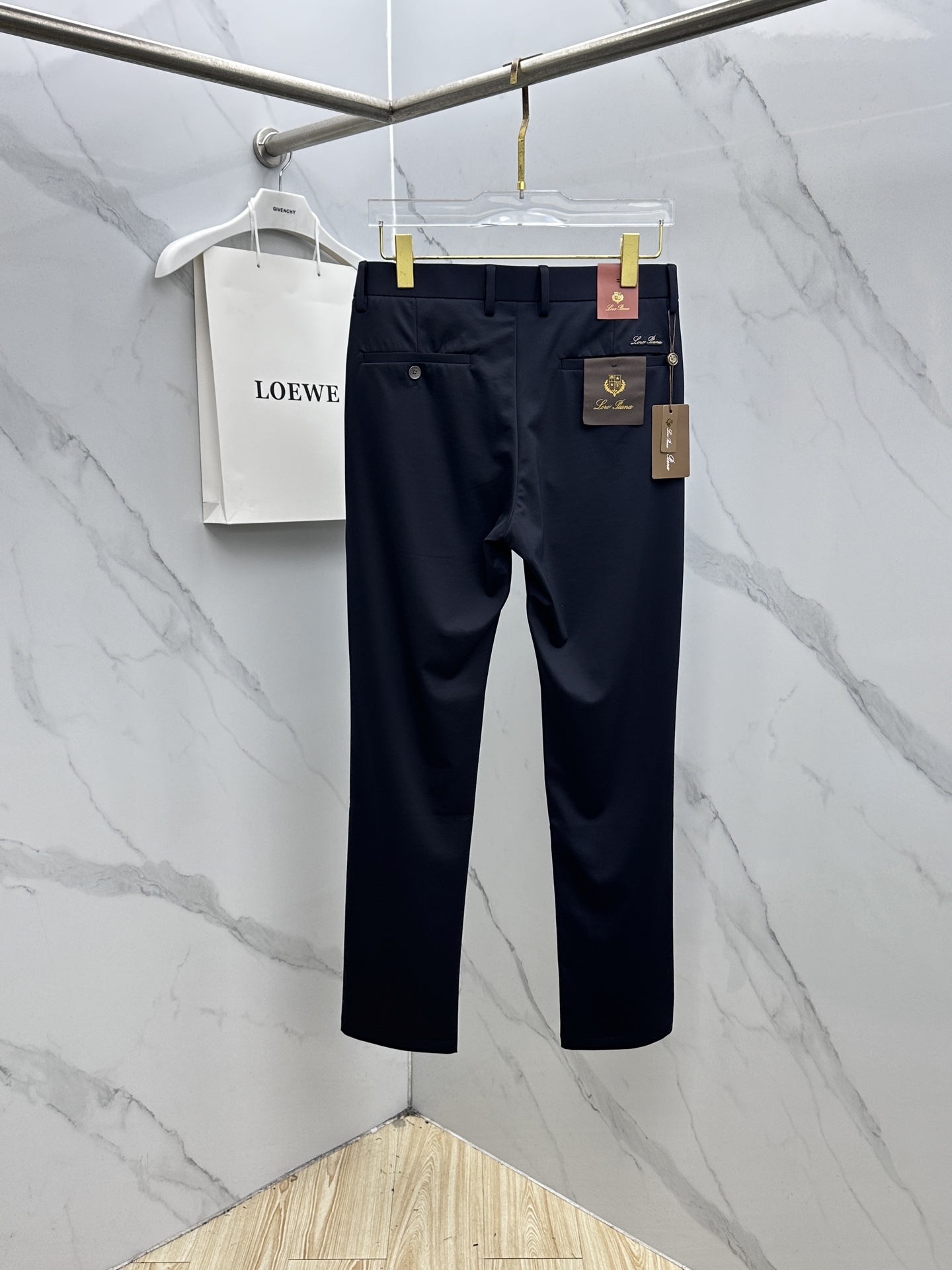 🆕Loro Piana 春夏新品休闲裤西裤，官网同步发售，裤身工艺设计，客供辅料、面料定制，柔软丝滑，代