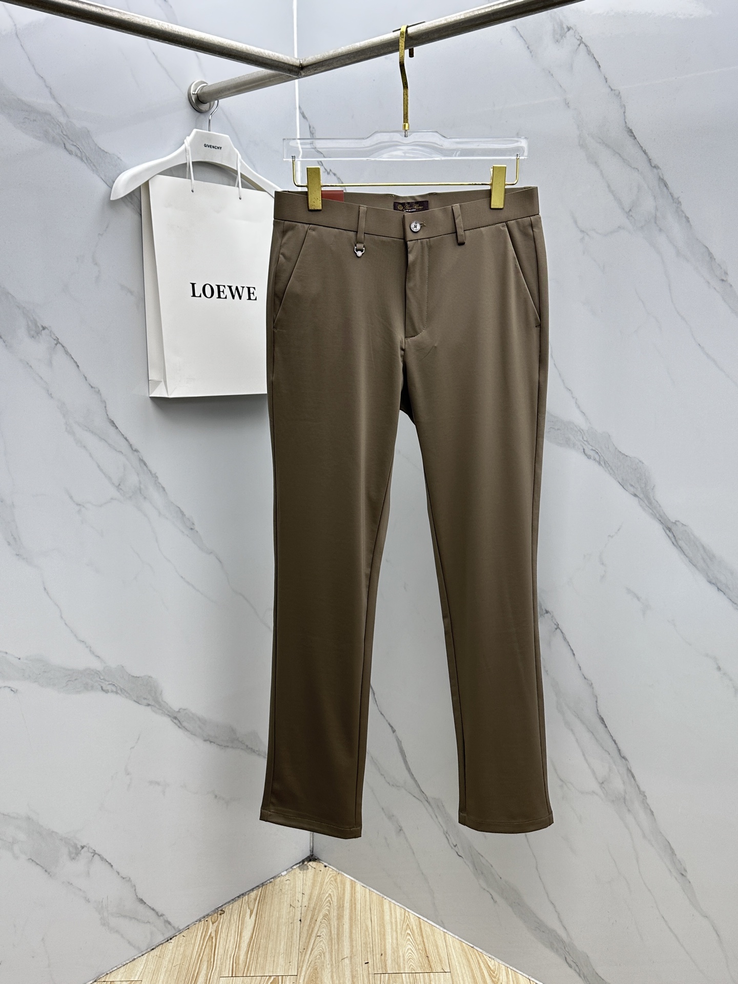 🆕Loro Piana 春夏新品休闲裤西裤，官网同步发售，裤身工艺设计，客供辅料、面料定制，柔软丝滑，代