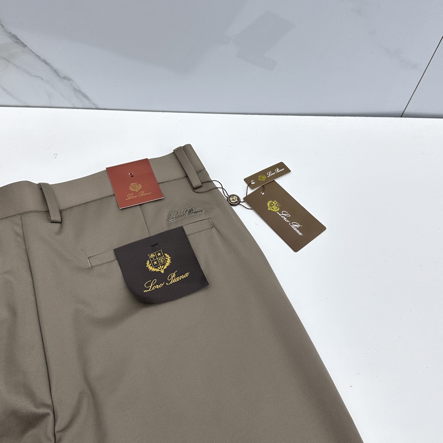 🆕Loro Piana 春夏新品休闲裤西裤，官网同步发售，裤身工艺设计，客供辅料、面料定制，柔软丝滑，代