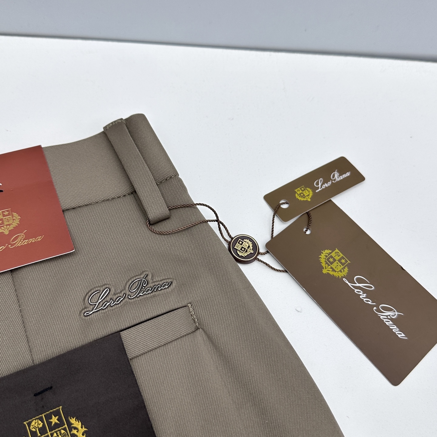 🆕Loro Piana 春夏新品休闲裤西裤，官网同步发售，裤身工艺设计，客供辅料、面料定制，柔软丝滑，代