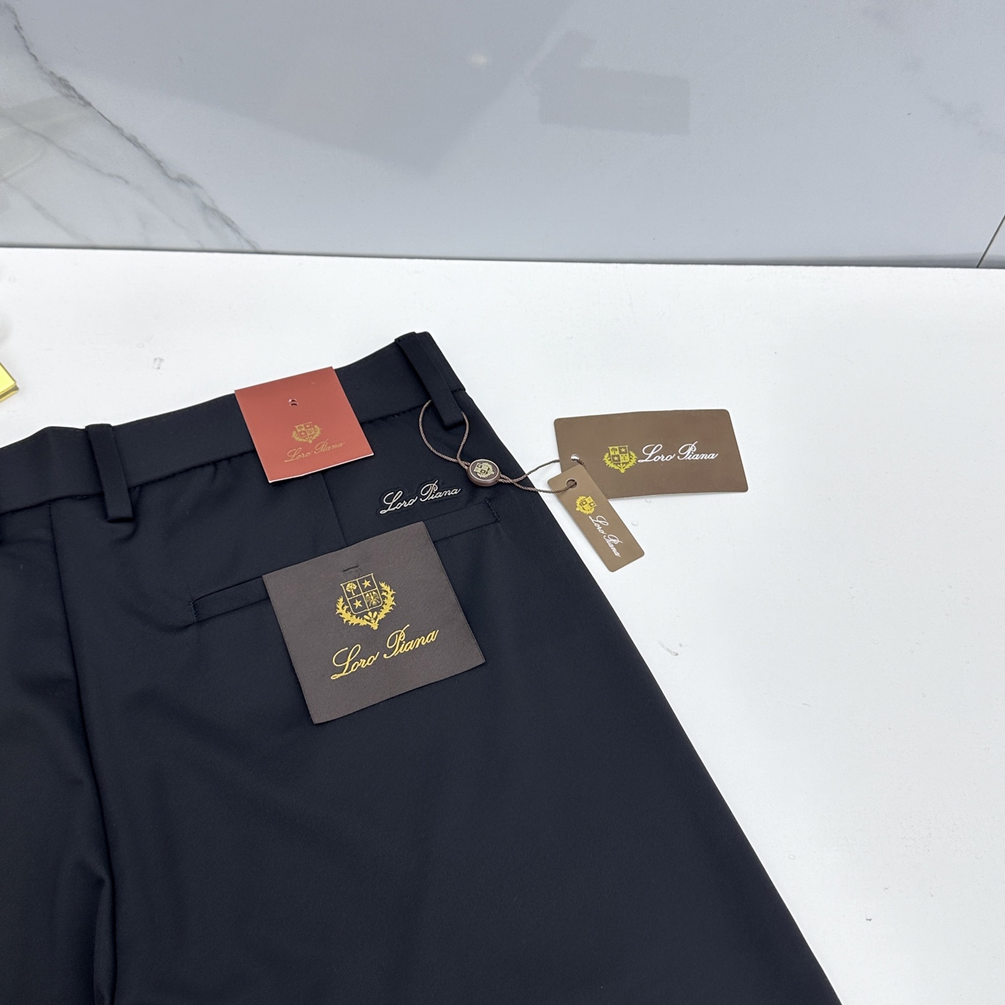 🆕Loro Piana 春夏新品休闲裤西裤，官网同步发售，裤身工艺设计，客供辅料、面料定制，柔软丝滑，代