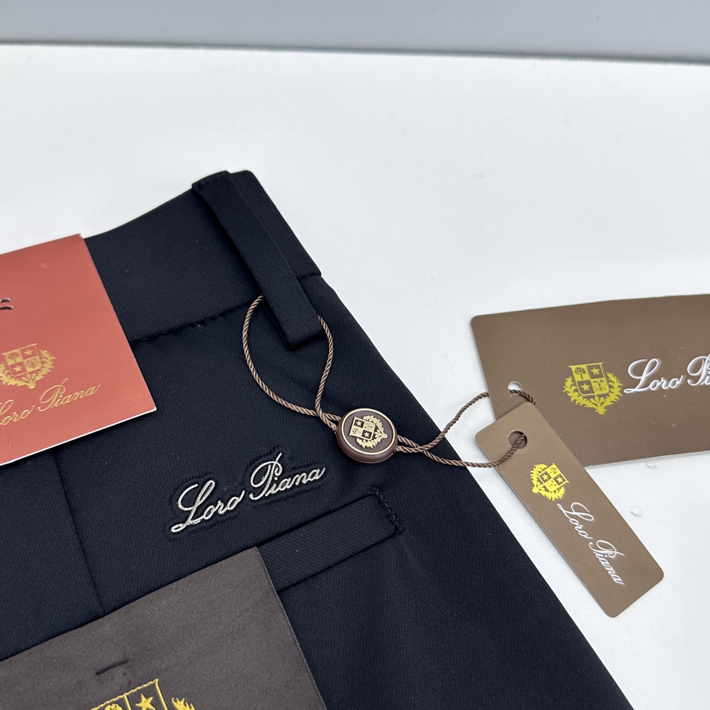 🆕Loro Piana 春夏新品休闲裤西裤，官网同步发售，裤身工艺设计，客供辅料、面料定制，柔软丝滑，代