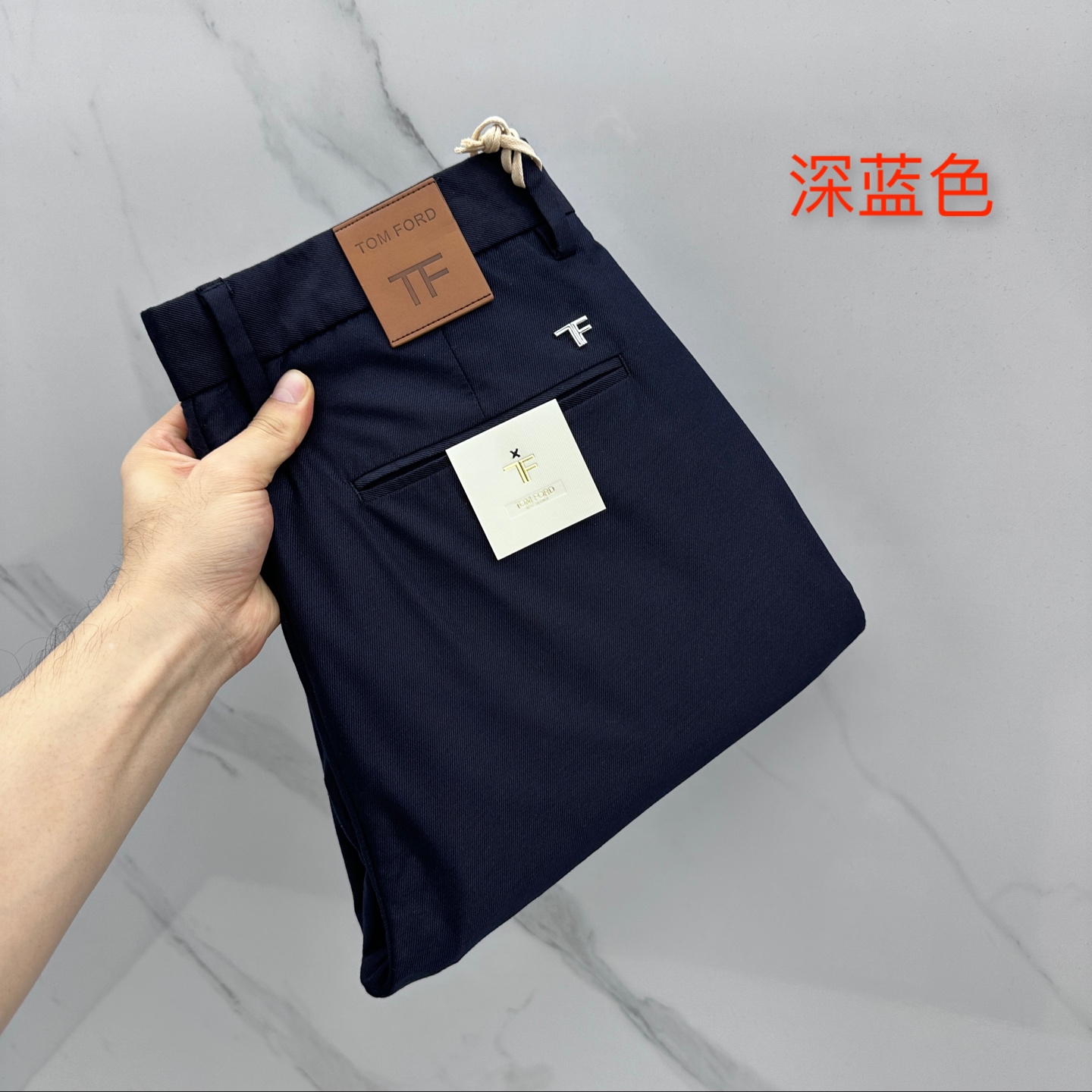 NO:776040,TOM FORD's new spring and summer casual trousers are on sale simultaneously on the official website. The trousers are designed with craftsmanship, customer-supplied accessories and fabrics are customized. They are soft and silky. Factory-made products are free of inspection!  Every detail is done to the extreme, original hardware accessories, full of fashion, stylish and handsome upper body, a must-have item for fashionistas!  Original product from AX!  Code number 30-40 Yes 35 No 37. 39,,tom ford,19860909TOM FORD 春夏新品休闲西裤,官网同步发售,裤身工艺设计,客供辅料、面料定制,柔软丝滑,代工厂出品免检！每个细节做到极致,原版五金配件,潮范十足、上身有型帅气,潮人必备单品！ AX原单出品！ 码数30-40有35无37. 39,,tom ford,,Men's clothing