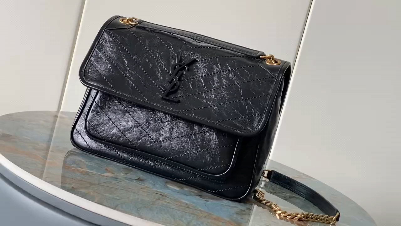 Niki 22cm short video