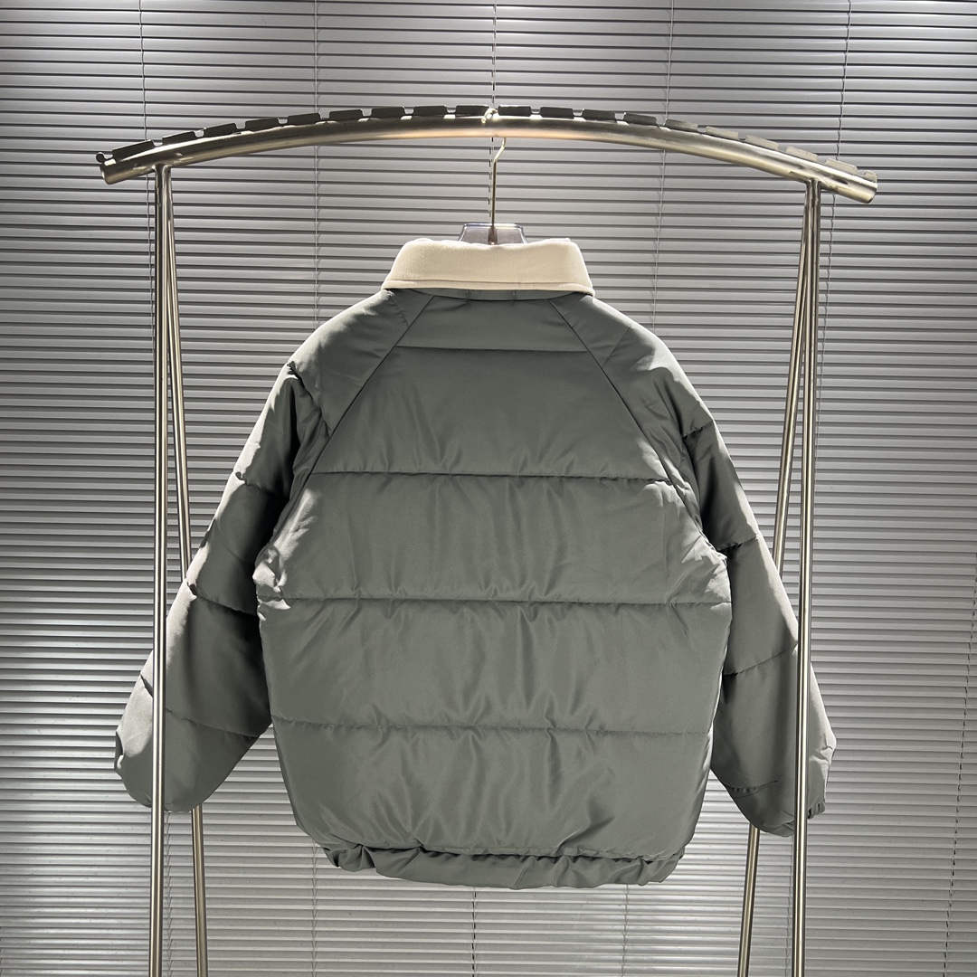 Carhartt 2023Fw Winter Outdoors Clothing Wallchart: American Style, Warm, Stylish in Khaki/Grey Green. - 图片 6