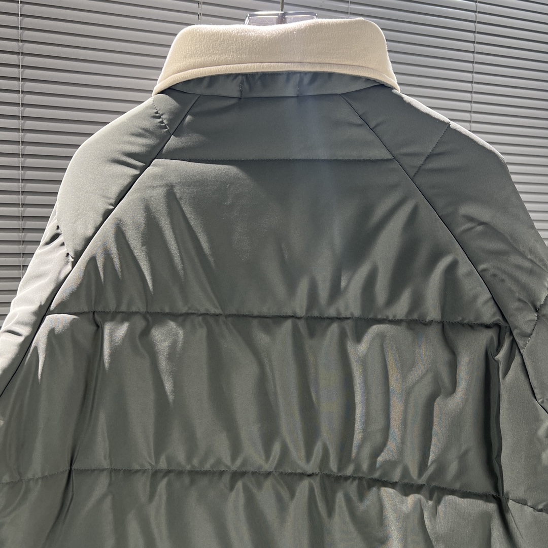 Carhartt 2023Fw Winter Outdoors Clothing Wallchart: American Style, Warm, Stylish in Khaki/Grey Green. - 图片 8