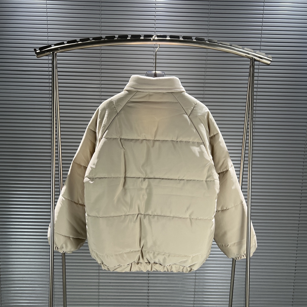 Carhartt 2023Fw Winter Outdoors Clothing Wallchart: American Style, Warm, Stylish in Khaki/Grey Green. - 图片 3