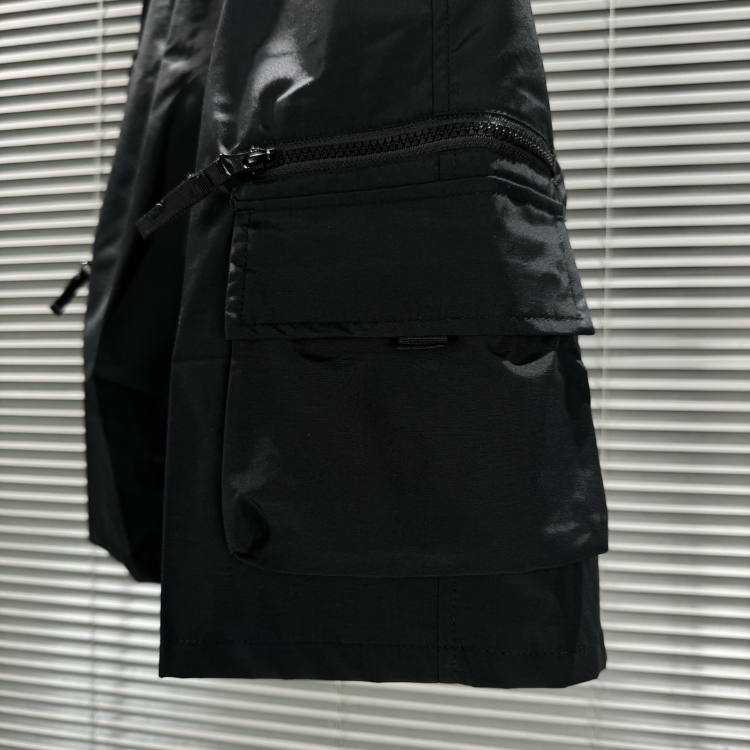 “CDA#C23 Top Version Carhartt WiM Reflective Shorts with Customized Comfort and Ventilation” - 图片 8