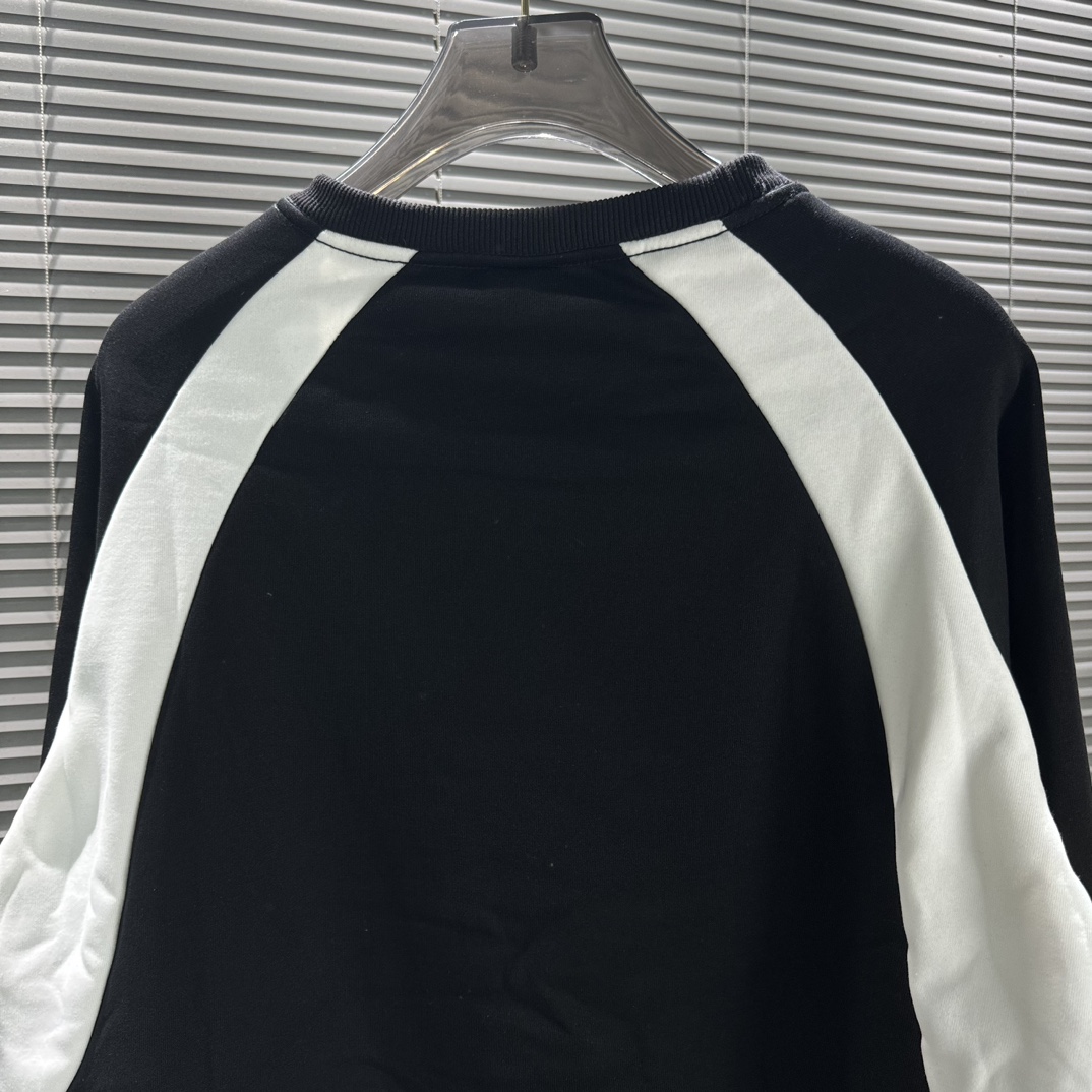 Fashionable Embroidered Velvet Coats for Oversize Couples – CDA#B121 - 图片 9