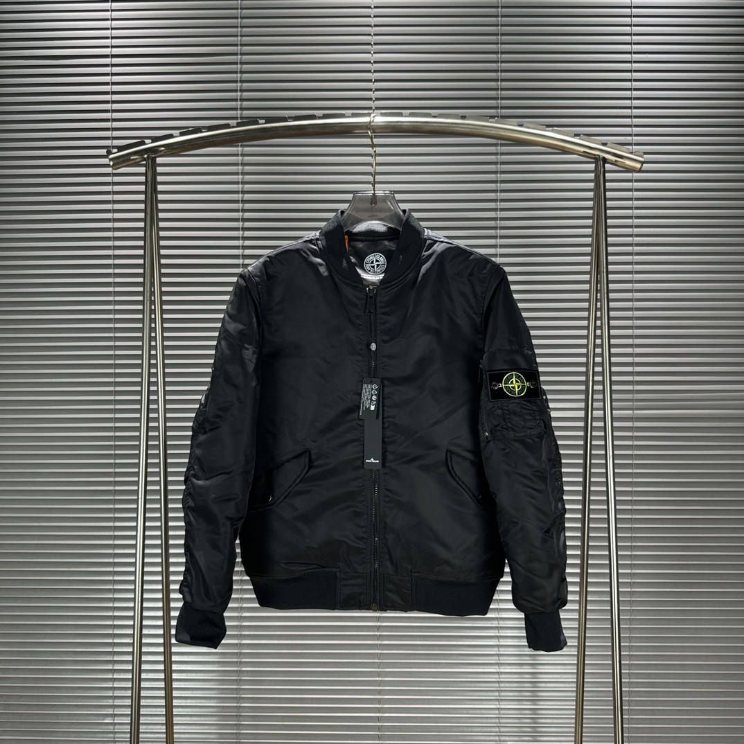Stone Island Island: High-Quality Fabric with Versatile Design and Detailed Craftsmanship - 图片 4