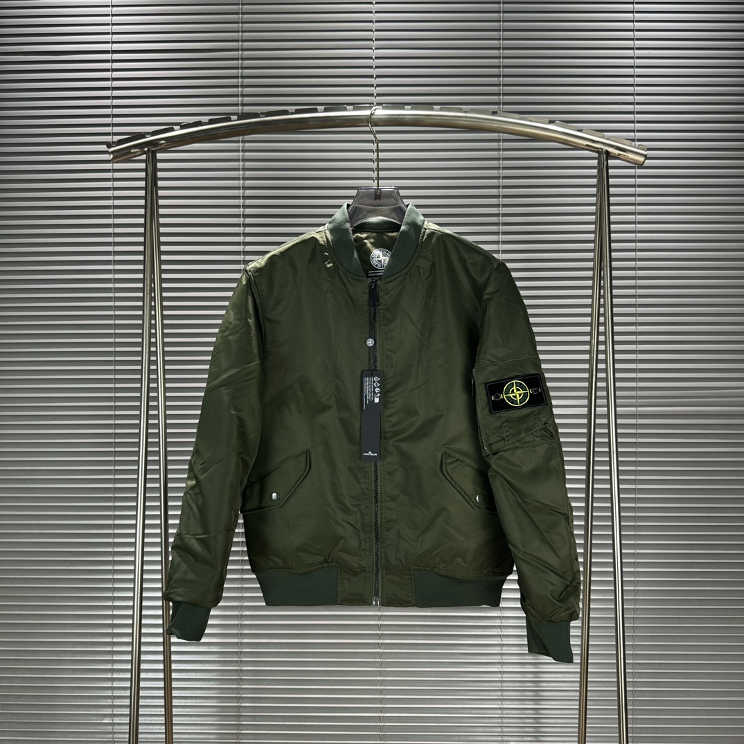 Stone Island Island: High-Quality Fabric with Versatile Design and Detailed Craftsmanship - 图片 2