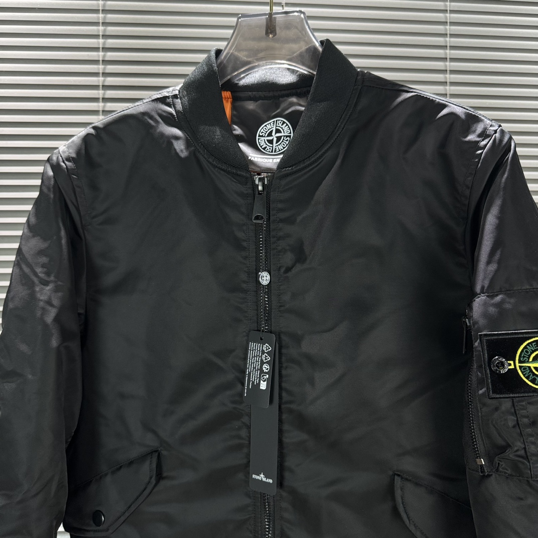 Stone Island Island: High-Quality Fabric with Versatile Design and Detailed Craftsmanship - 图片 6