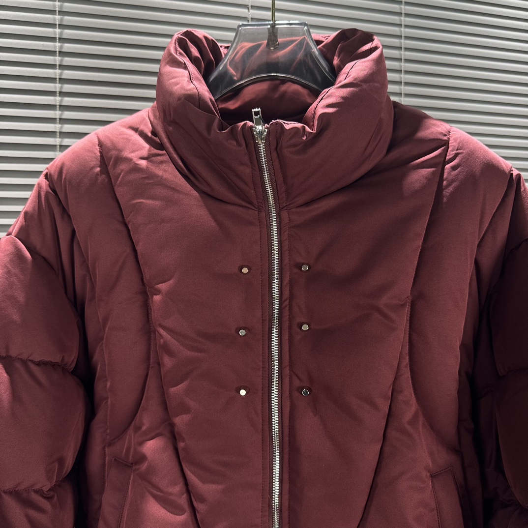 Stone Island 2024FW Collection Highlights: Punk-style designs in Ankara Red and Magic Black. Sizes range from M to XL. - 图片 6