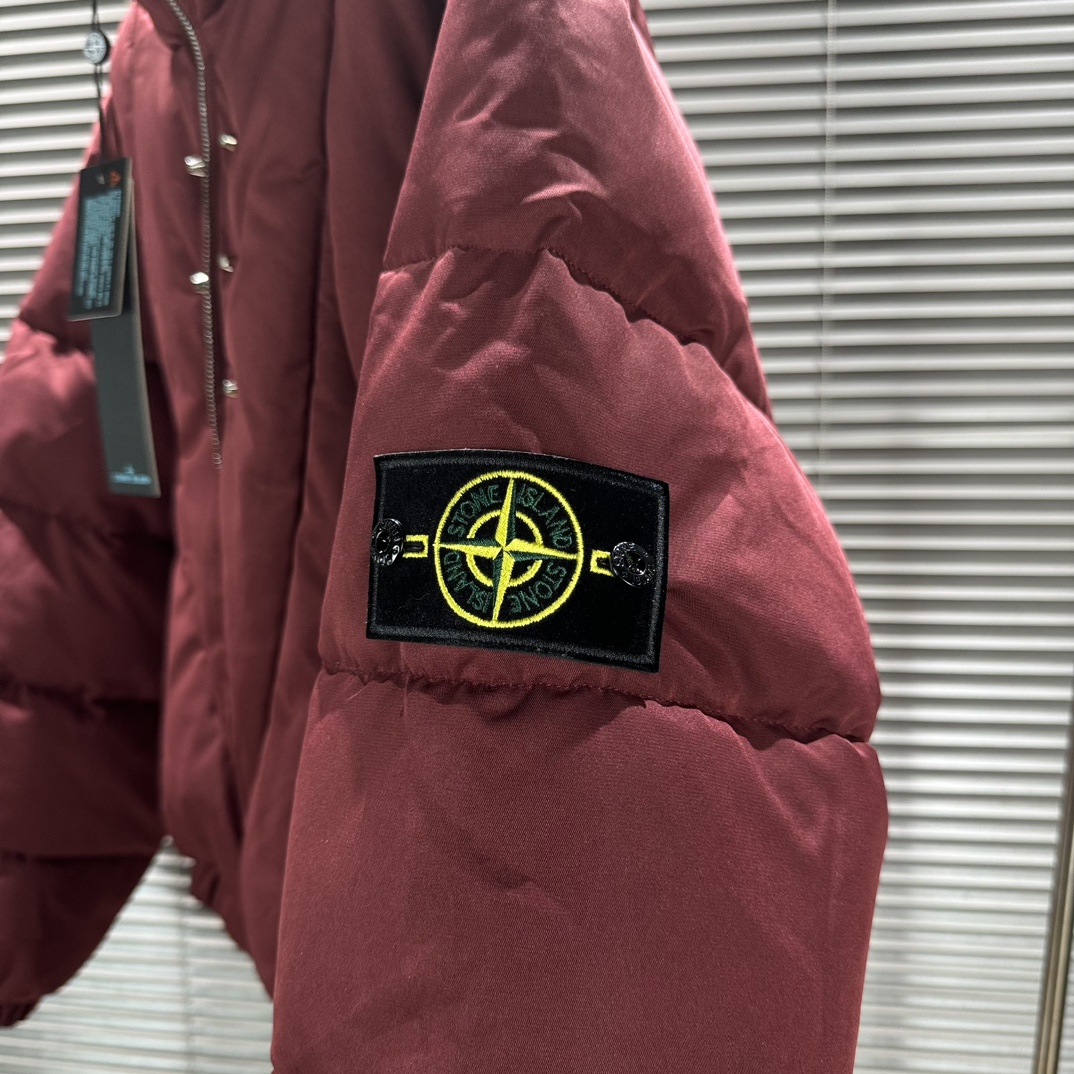 Stone Island 2024FW Collection Highlights: Punk-style designs in Ankara Red and Magic Black. Sizes range from M to XL. - 图片 8