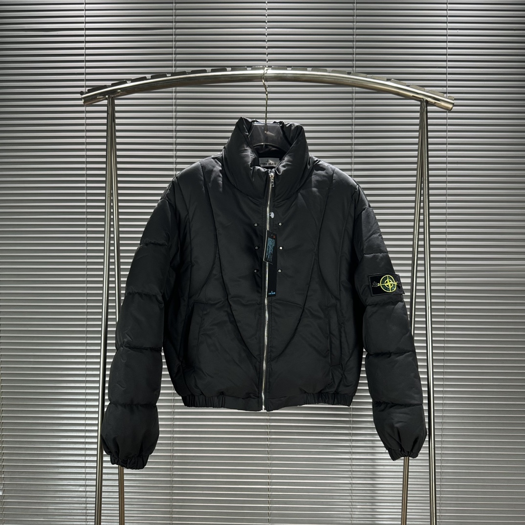 Stone Island 2024FW Collection Highlights: Punk-style designs in Ankara Red and Magic Black. Sizes range from M to XL. - 图片 2