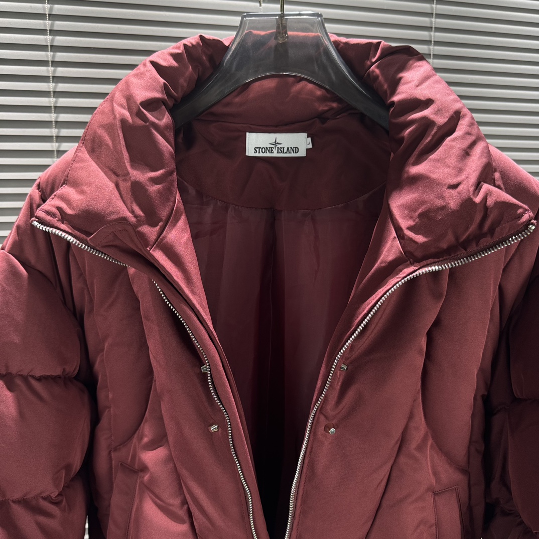 Stone Island 2024FW Collection Highlights: Punk-style designs in Ankara Red and Magic Black. Sizes range from M to XL. - 图片 7