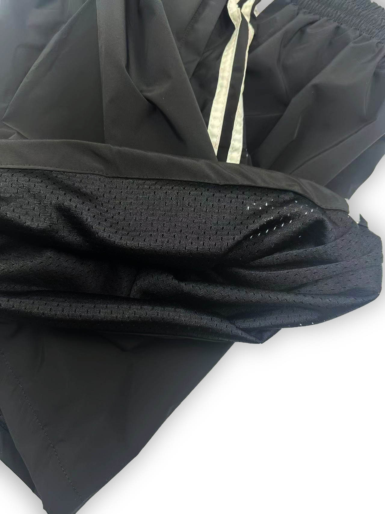 Balenciaga x Adidas Sport Shorts Infograph: Sizes, Features, and Recommendations - 图片 7