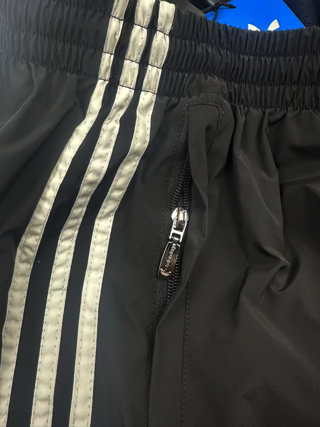 Balenciaga x Adidas Sport Shorts Infograph: Sizes, Features, and Recommendations - 图片 9