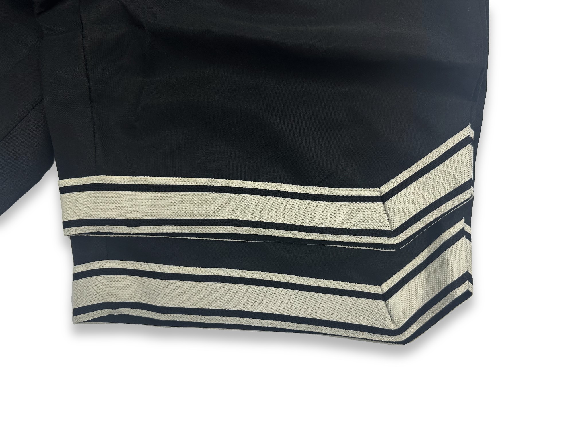 Balentia 24SS Classic Coke Wave Embroidered Shorts in Black, Sizes M-XL. - 图片 5