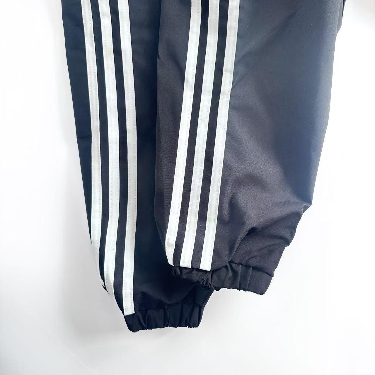 Adidas Retro Three-Bar Jacket: Classic Style for Men and Women, Black Color Option - 图片 7