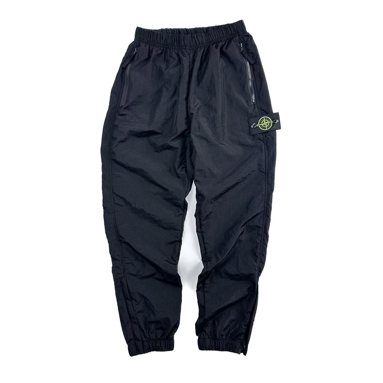 Stone Island Metal Nylon Jacket: Classic Badge, Bold Design, Water Repellent, Various Sizes. - 图片 2