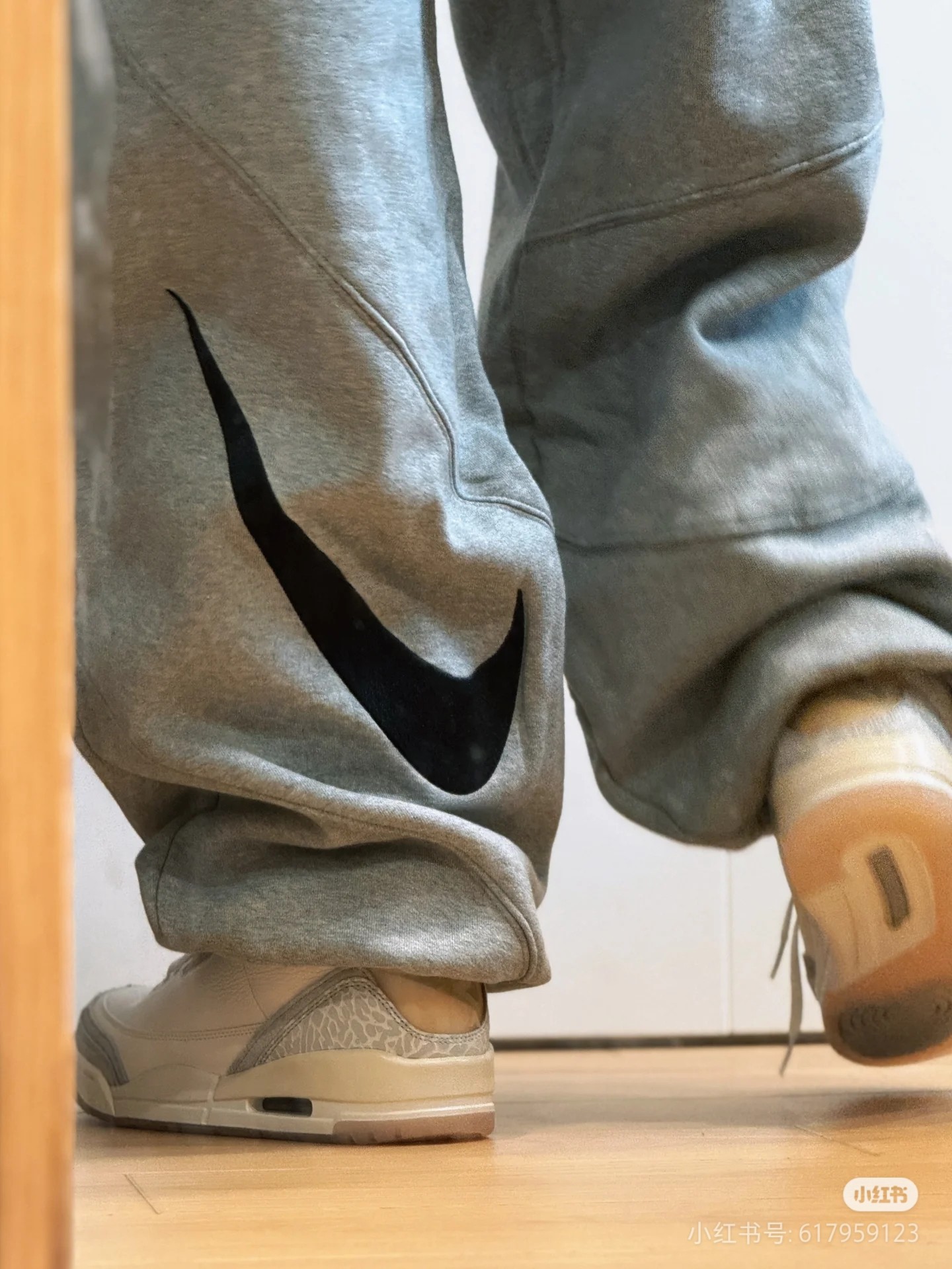 #A26 P165 Pantalones consulta imagen Supreme x Nike SS25WEEK4 Sweatpant, logo bordado versátil y holgado, serie conjunt…
