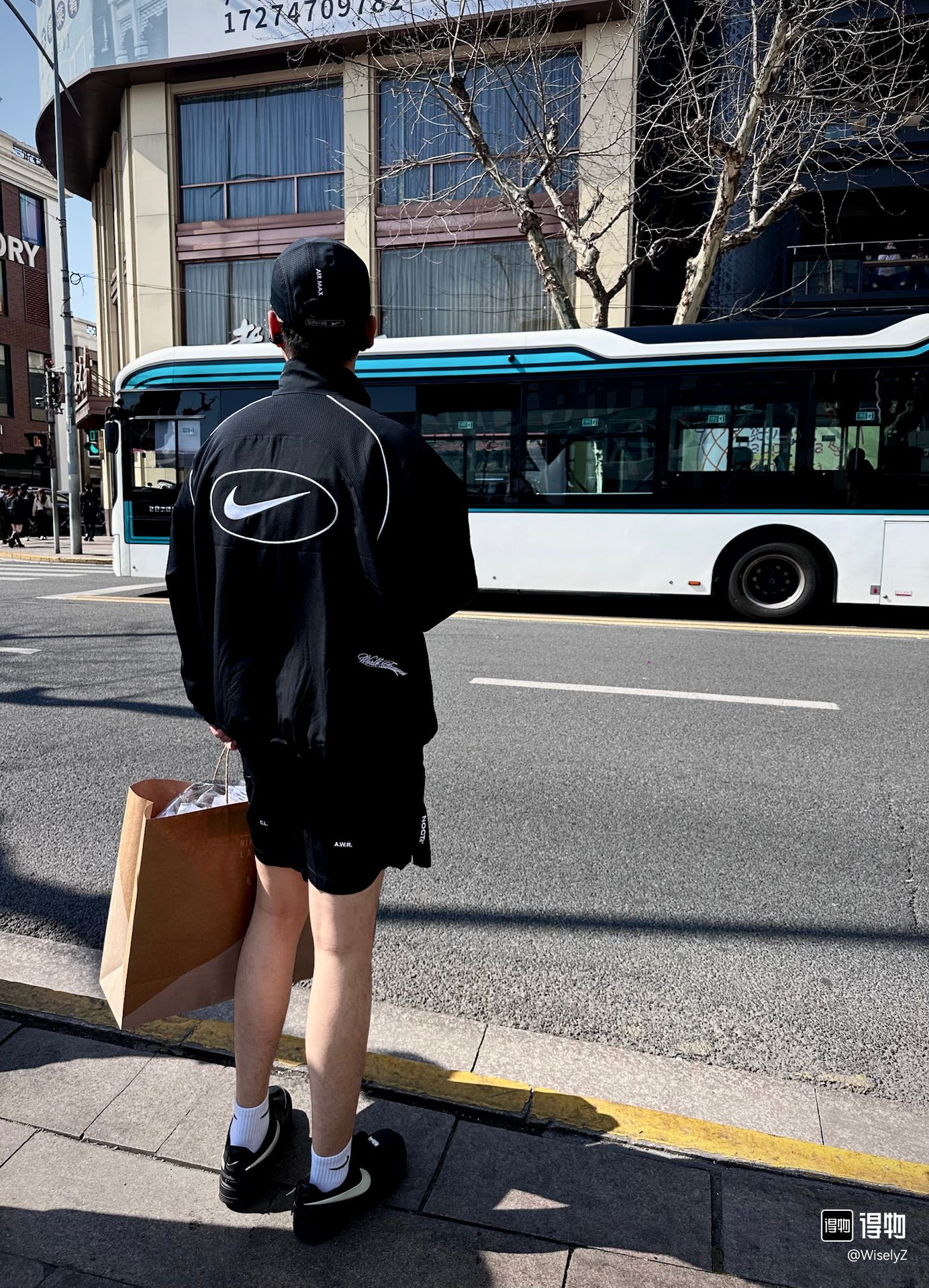 Supreme x Nike SS25 Track Jacket Embroidered Logo Zip Up Unisex Black 15 a1745678015302 6337
