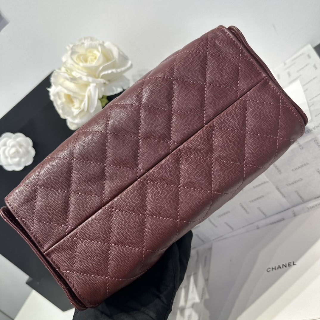 Chanel Hobo Bucket Bag with Quilted Design and Gold Chain - AS5293 7 i1749974723 4811 4