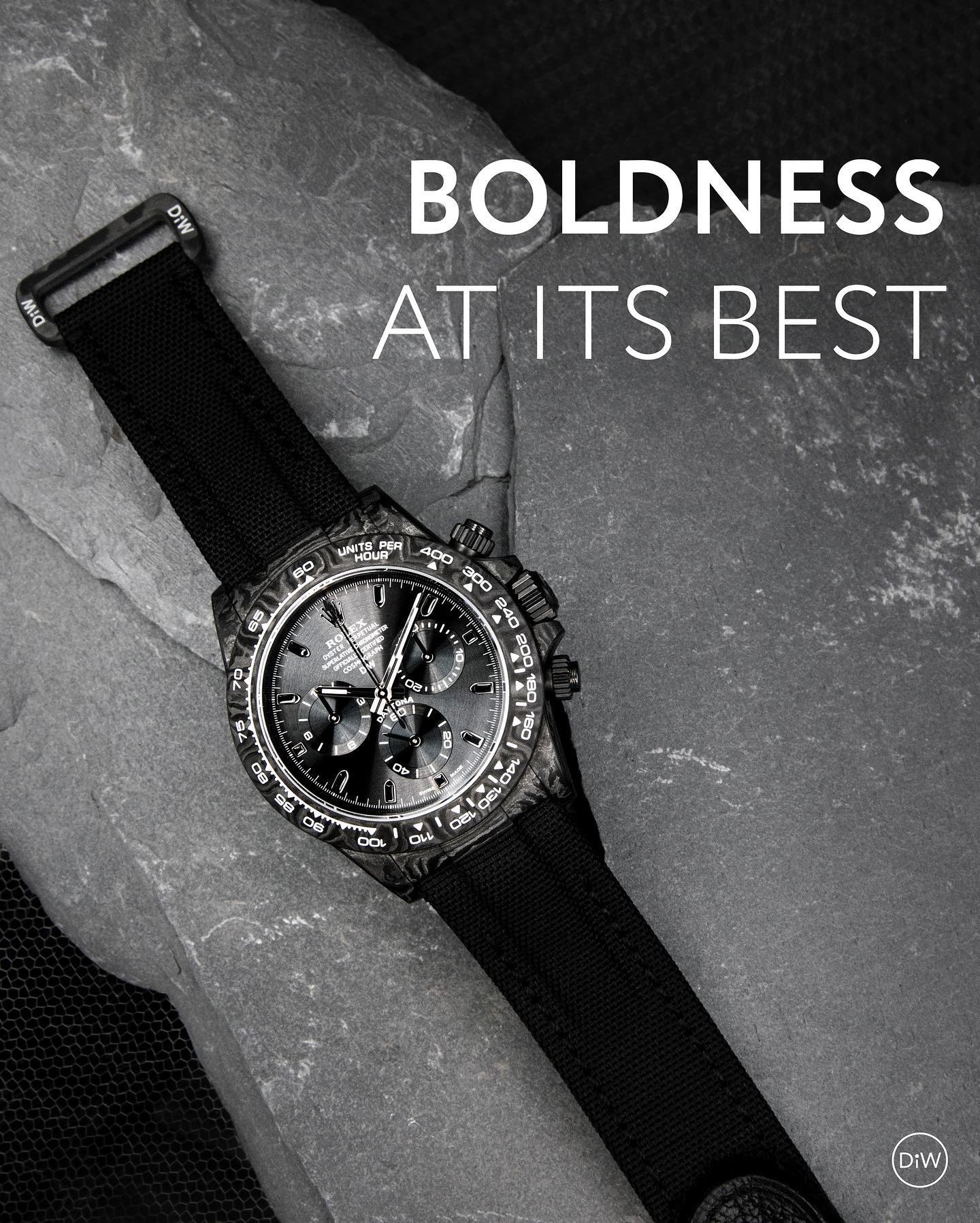 NO:541809,TW Factory ROLEX Cosmic Chronicle Ditona series customized carbon fiber version, the watch is not only lightweight but also hard on the outside. Each watch has a unique carbon fiber pattern material. [Case] ​​The watch size is 40X12.4, which matches the original. Tw factory has the strength to cast the unique style of carbon fiber Rolex. The market is exclusive to the market. The entire shell cover, ring mouth and bottom cover are made of high composite carbon fiber and super luminous powder. The details are made by hand chamfering polishing. The texture is extraordinary. [Wristband buckle] The strap is made of artificial fiber braided belt, breathable and comfortable, and the texture is soft. [Movement] uses the latest accurate and mature 4801 movement (the function thickness is the same), perfectly achieving powerful functions and the king of cost-effectiveness!  !  !  ,,rolex19860909TW厂 ROLEX宇宙计时迪通拿系列之碳纤维定制版,腕表不仅佩戴轻便,外表坚硬.且每一只腕表都拥有独一无二的碳纤花纹材质.【表壳】腕表尺寸40X12.4吻合原装.Tw工厂实力铸造碳纤维劳力士的独特风采.市场独家做到,整个壳套,圈口包括底盖均采用高复合碳纤维和超强夜光粉所打造.细节之处更是经过手工倒角抛光所制.质感非凡.【表带扣】表带采用人工纤维编织带所制,透气舒适,质地柔软.【机芯】采用最新精准而成熟4801机芯（功能厚度跟一样）,完美实现强大功能,性价比之王！！！,,rolex,Watch